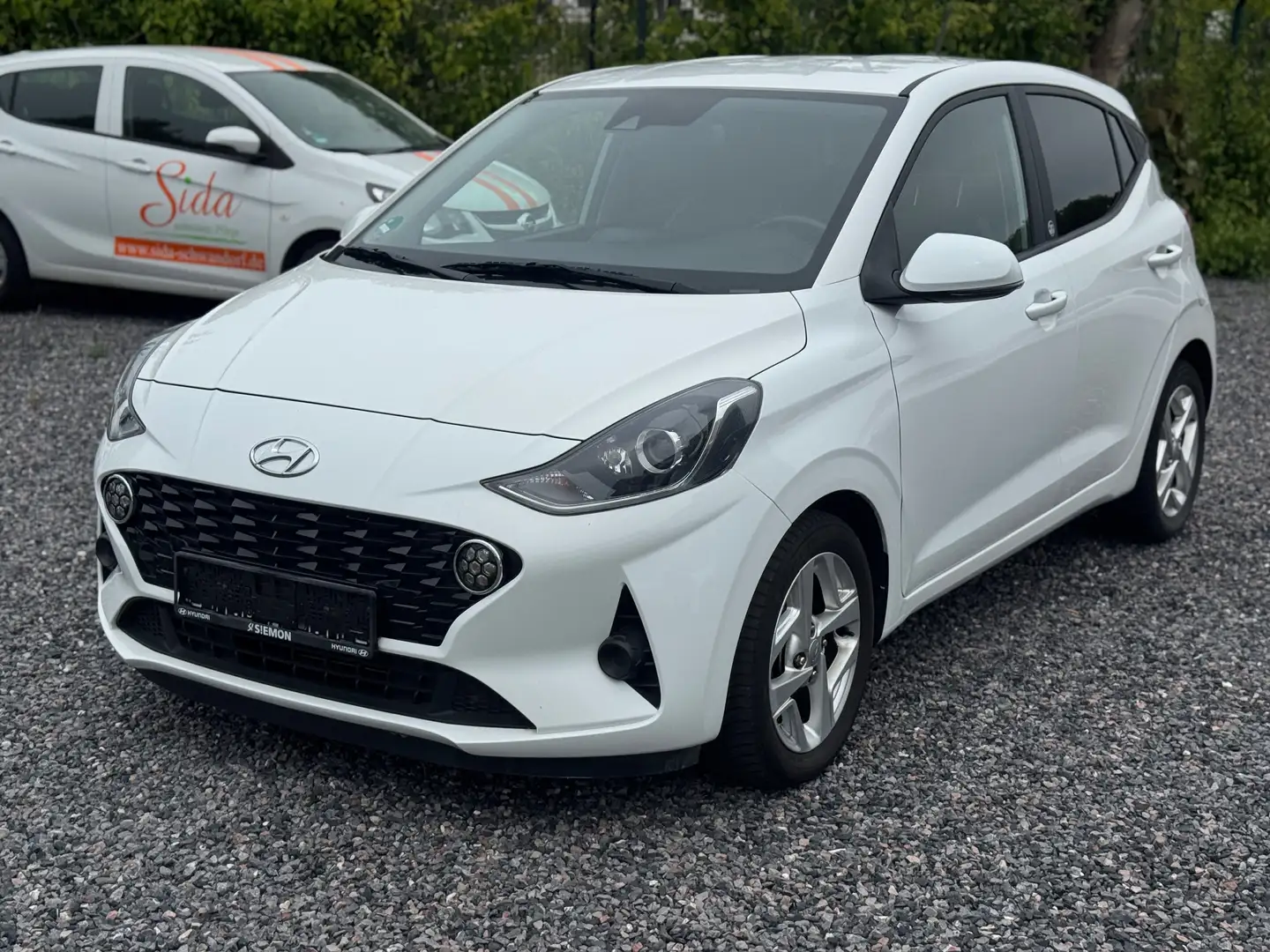 Hyundai i10 Edition 30 / Carplay / 1.Hand / 41000Km Weiß - 1