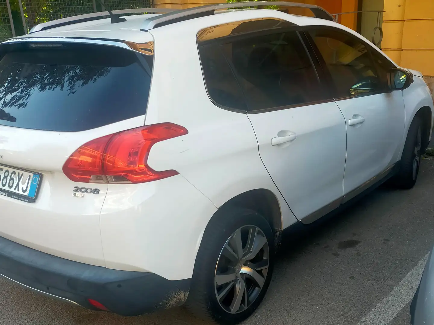 Peugeot 2008 AllURE Bianco - 2