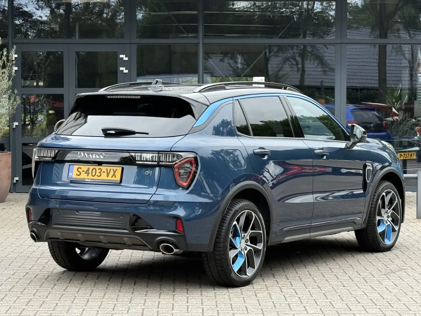 Lynk & Co 01 1.5/Panoramadak/Apple carplay/Cruise/Camera 360/Zw Blauw - 2