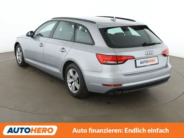 Audi A4 view 4