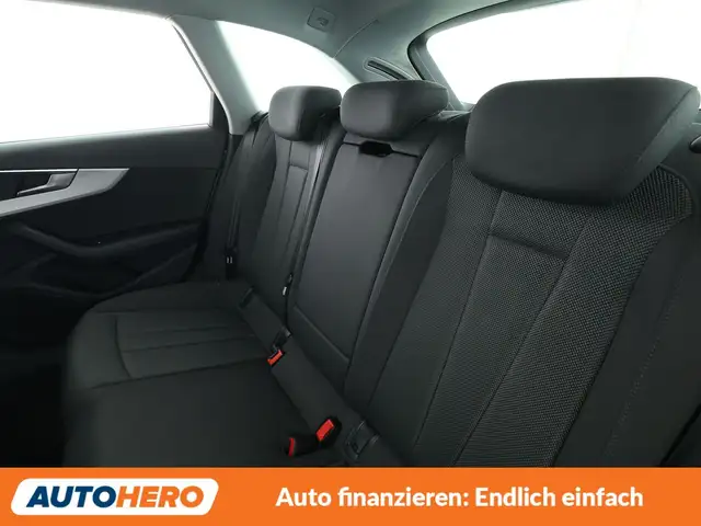 Audi A4 view 14