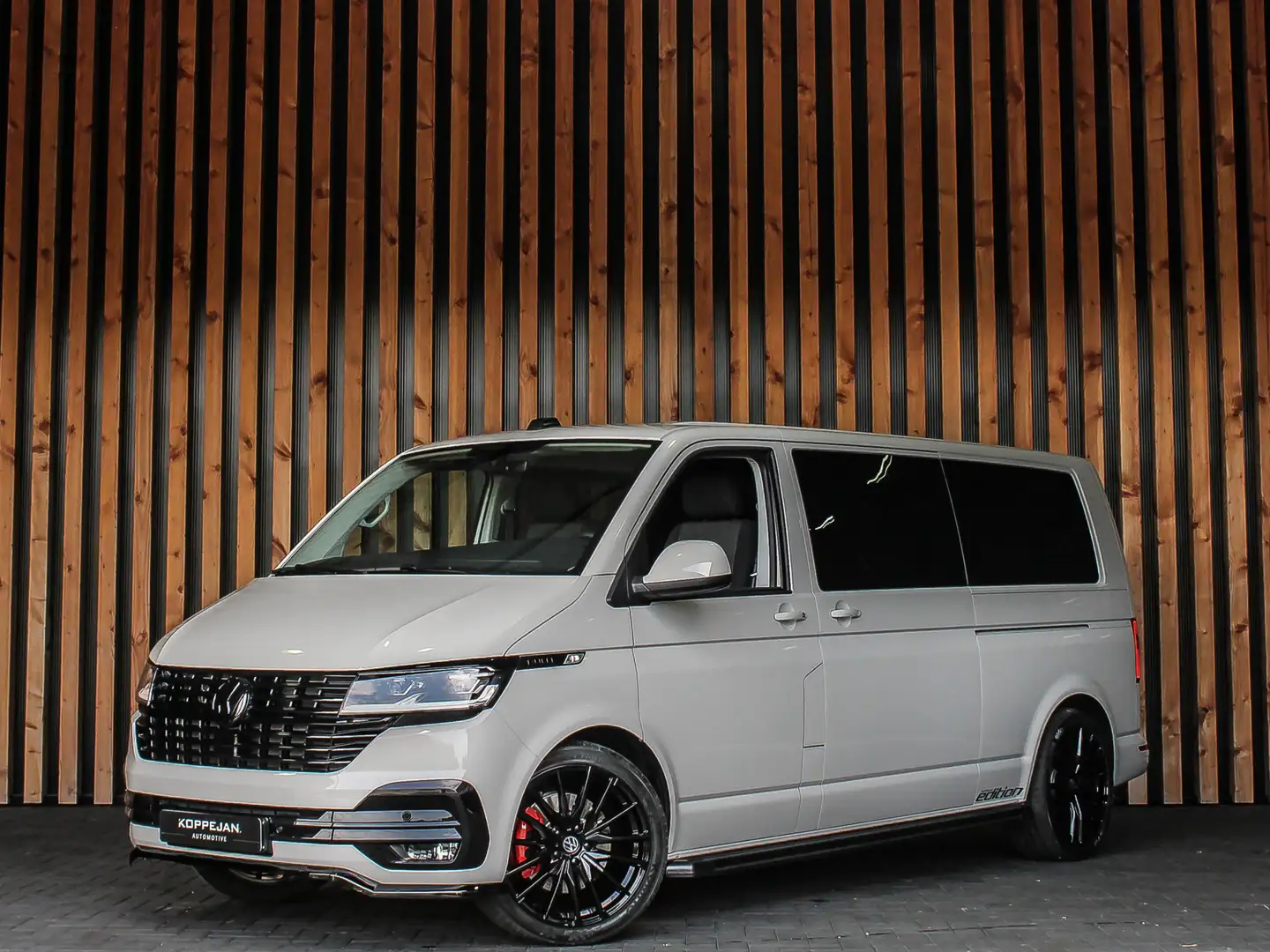Volkswagen T6.1 Transporter 2.0 TDI 204PK DSG Bulli Dubbele Cabine | BPM VRIJ! Gri - 2