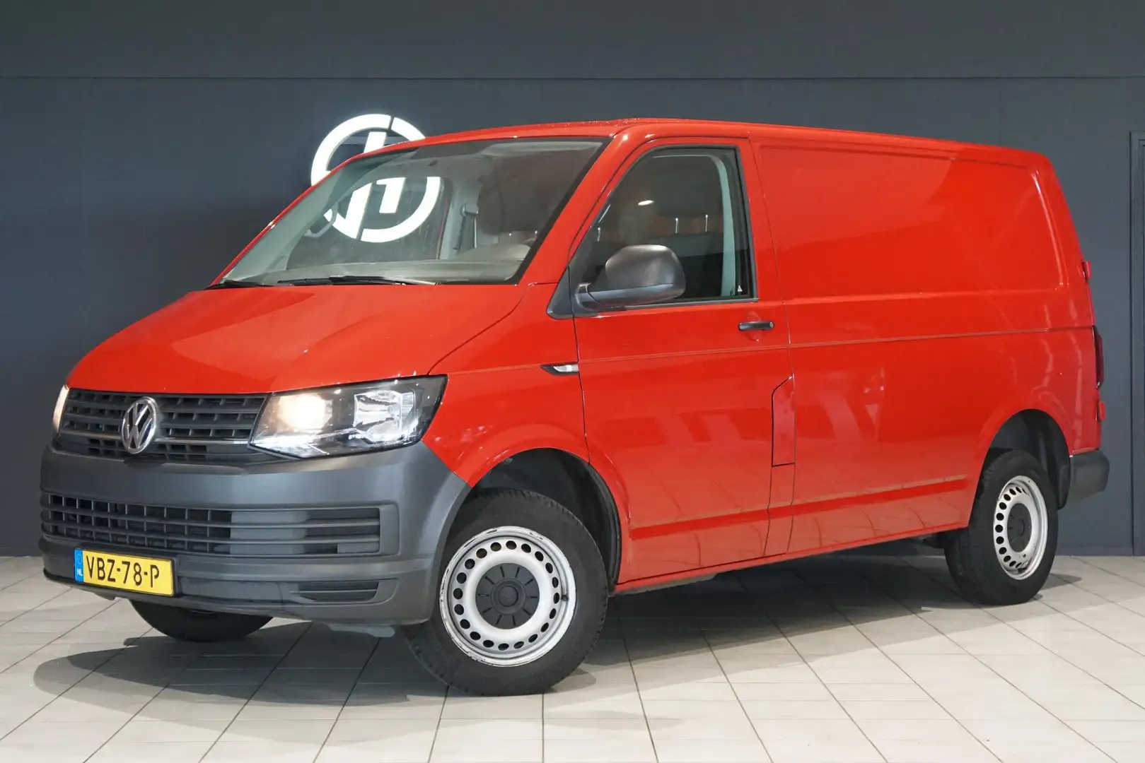 Volkswagen T6 Transporter 2.0 TDI L1H1 Comfortline EURO 6 + TREKHAAK / BT KO Rood - 1