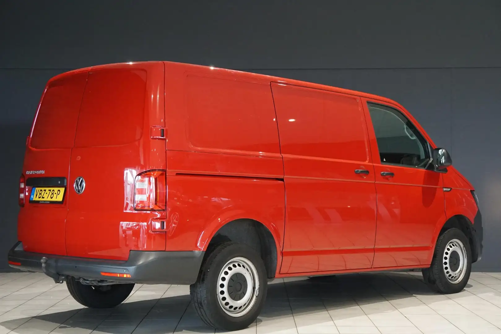 Volkswagen T6 Transporter 2.0 TDI L1H1 Comfortline EURO 6 + TREKHAAK / BT KO Rood - 2