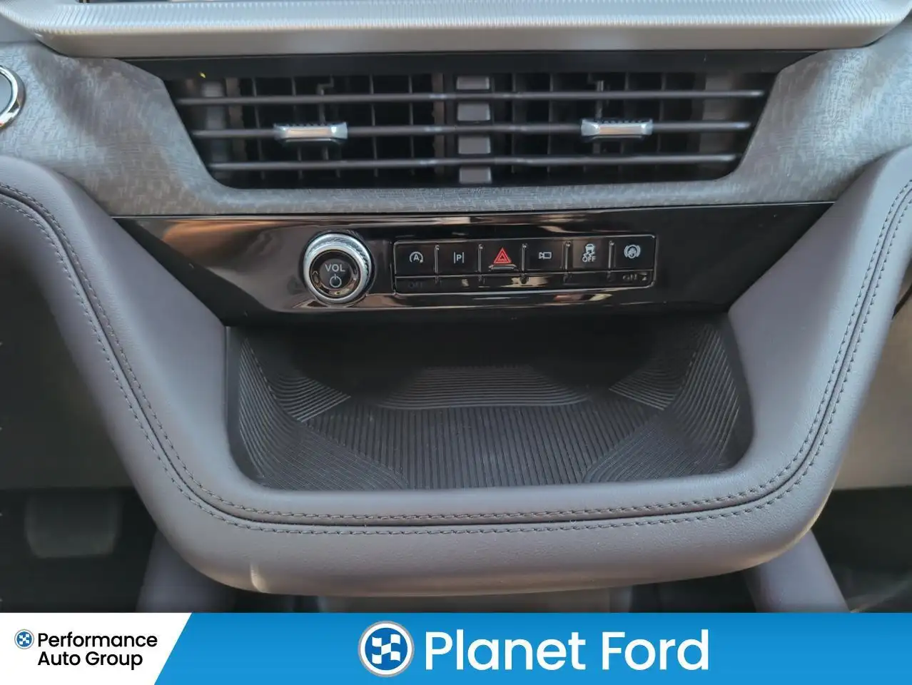 Ford Explorer снимка Ford Explorer