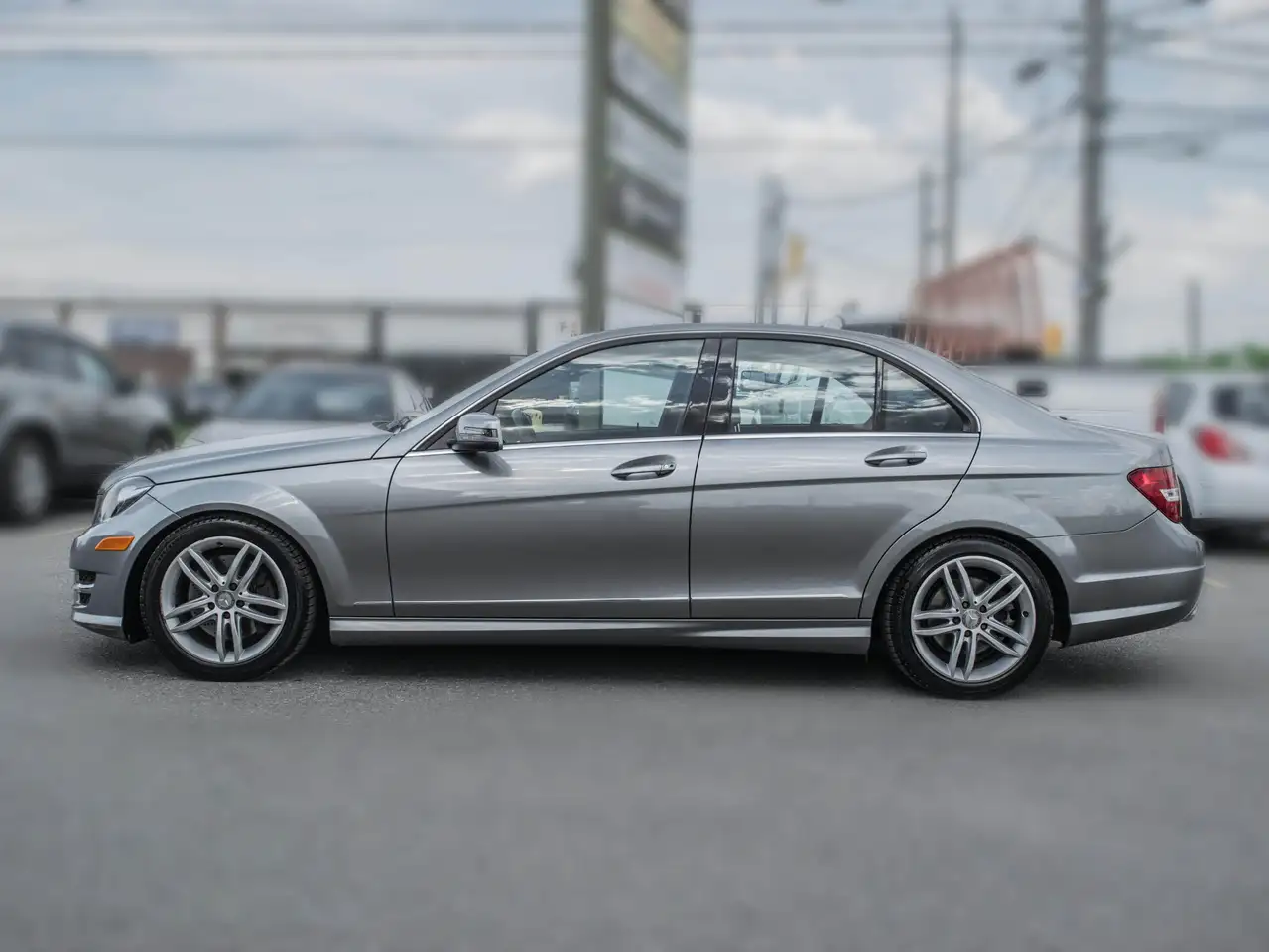 Mercedes-Benz C-Class снимка Mercedes-Benz C-Class