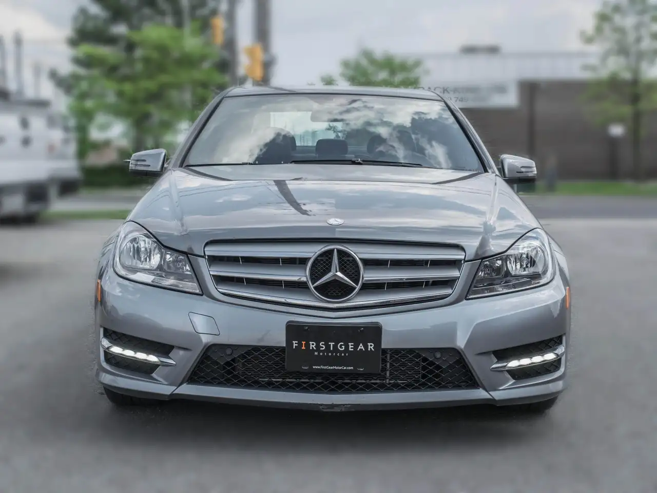 Mercedes-Benz C-Class снимка Mercedes-Benz C-Class