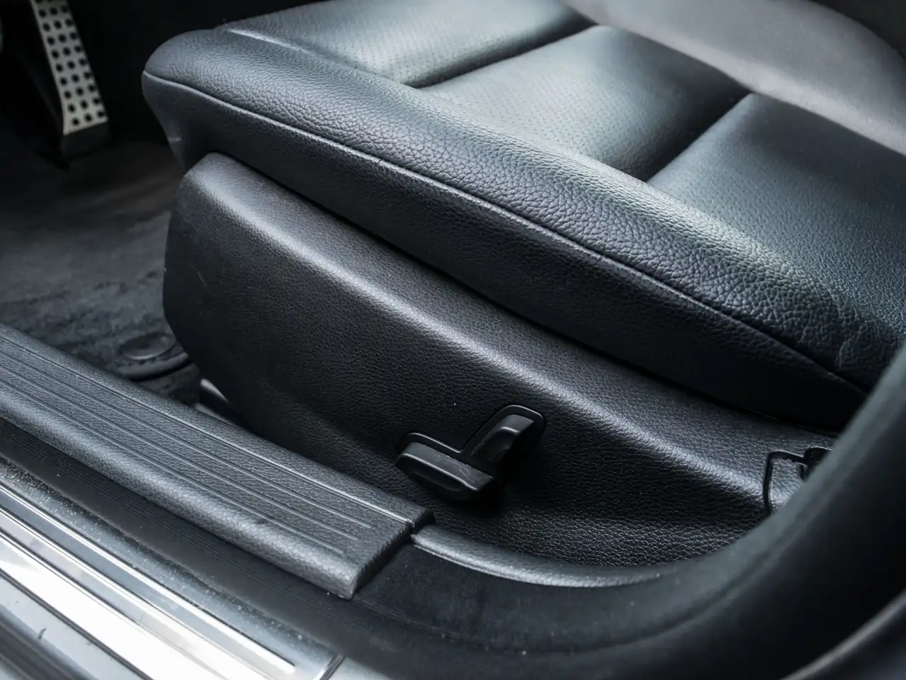 Mercedes-Benz C-Class снимка Mercedes-Benz C-Class