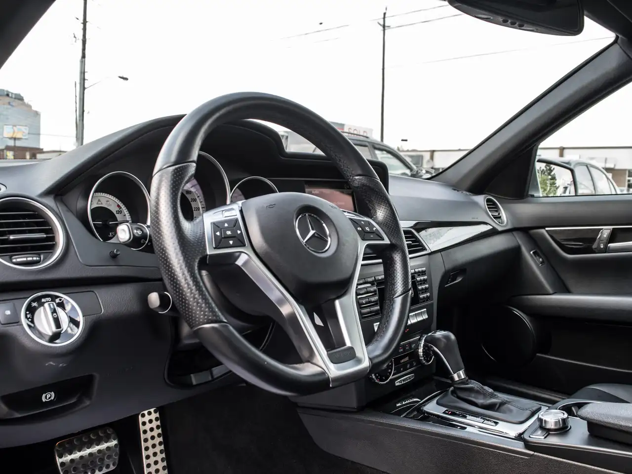Mercedes-Benz C-Class снимка Mercedes-Benz C-Class