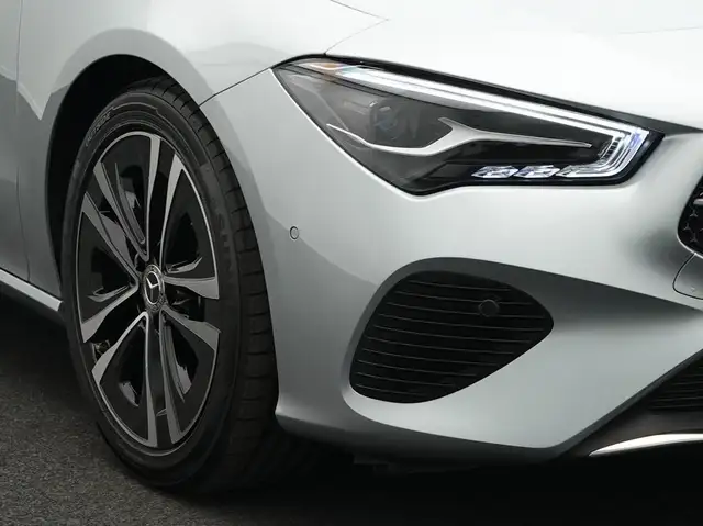 Mercedes-Benz Cla view 9