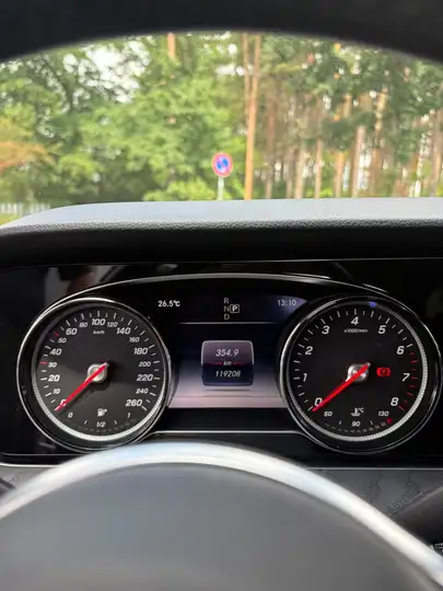 Mercedes-Benz E 50 AMG E 200 (213.242) – Foto 13