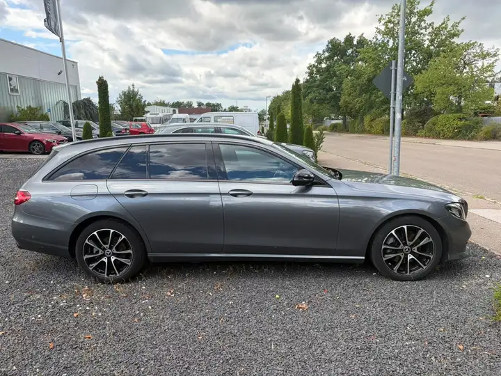 Mercedes-Benz E 50 AMG E 200 (213.242) – Foto 2