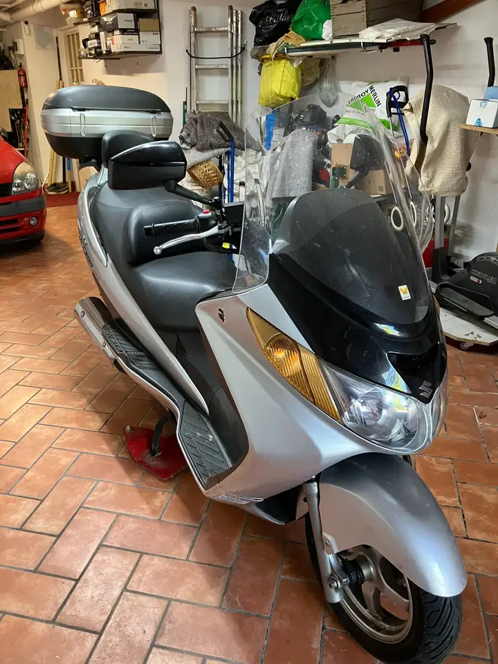 Suzuki Burgman 400
