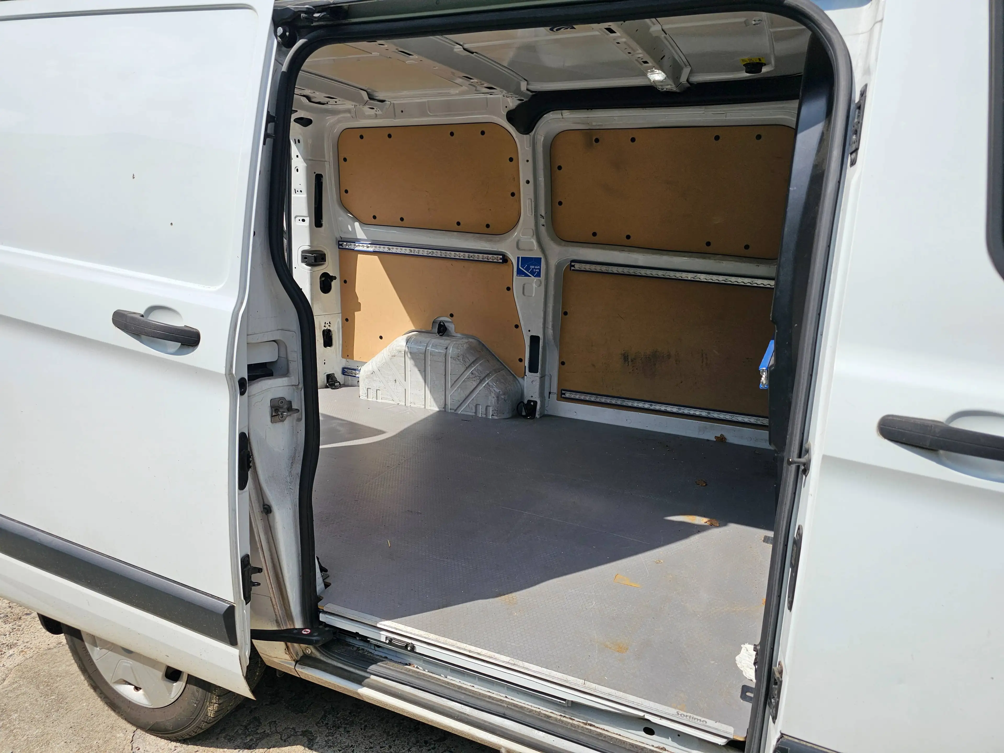 Ford Transit Custom 300 L1 Trend — photo 10