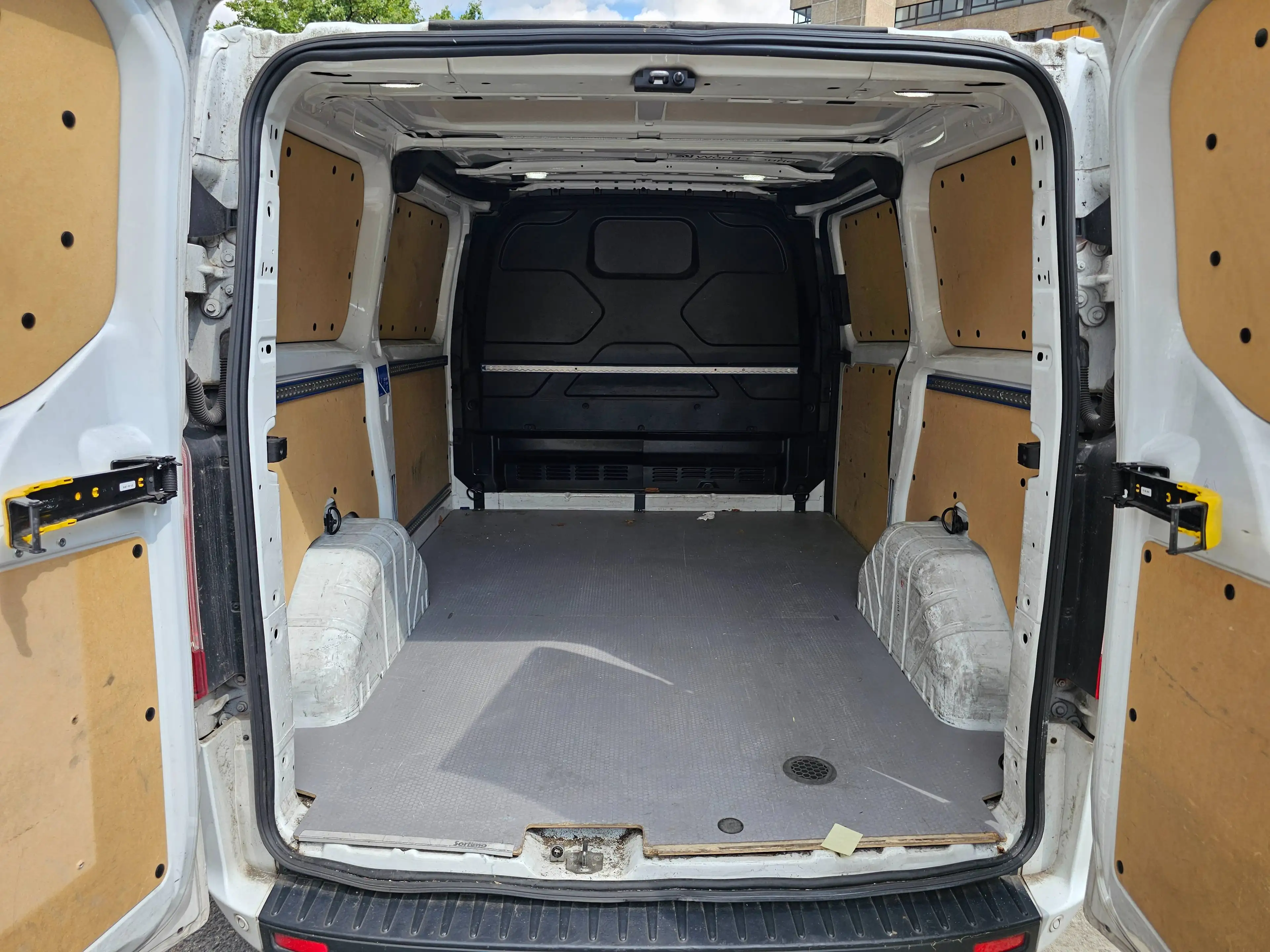 Ford Transit Custom 300 L1 Trend — photo 9