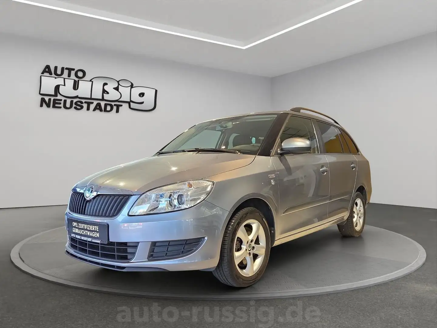 Skoda Fabia Family 1.2 *AHK*KLIMAAUT.*SHZ*PDC* Grau - 1