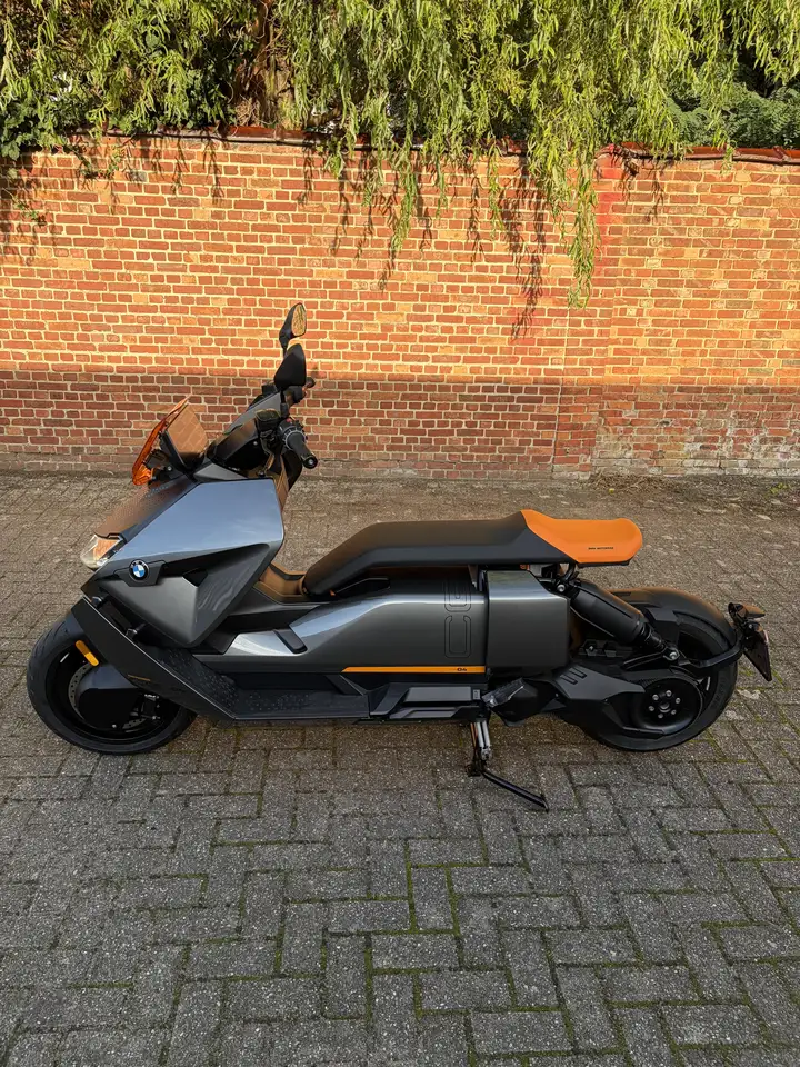 BMW CE 04