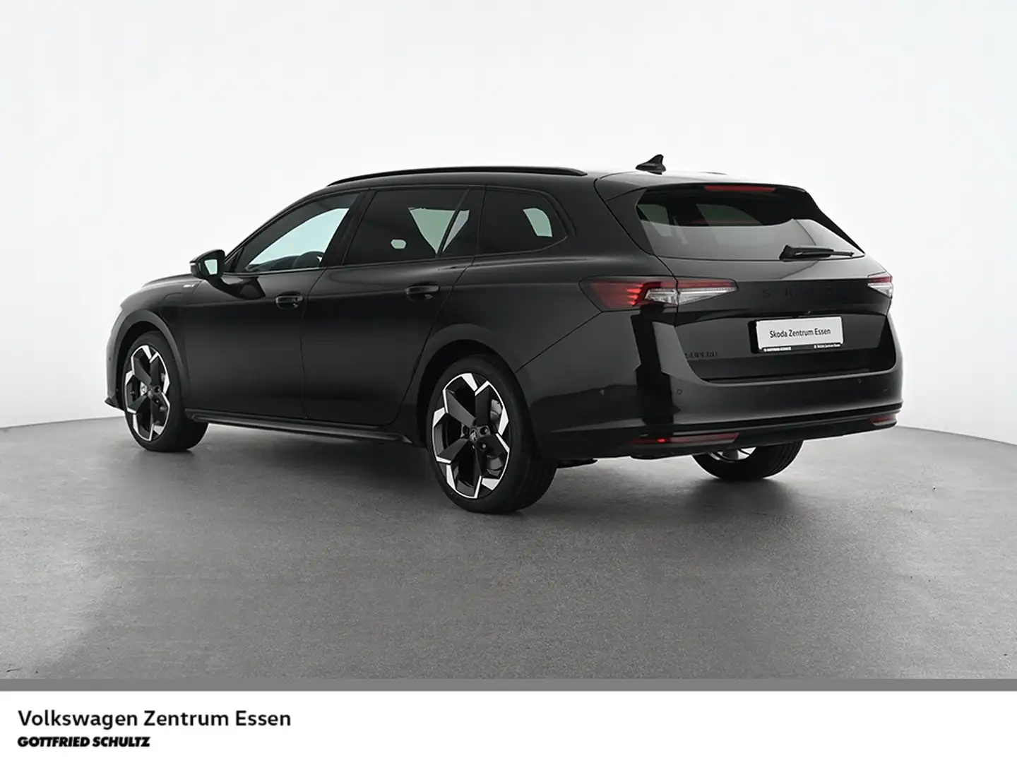 Skoda Superb Combi 1.5 TSI DSG IV Hybrid  Sportline Schwarz - 2