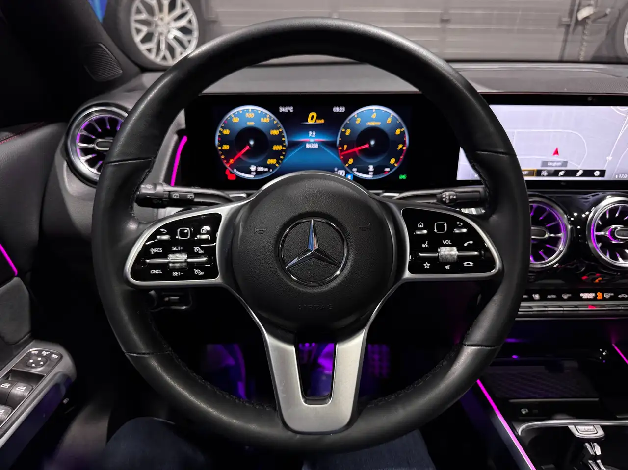 Mercedes-Benz GLB снимка Mercedes-Benz GLB