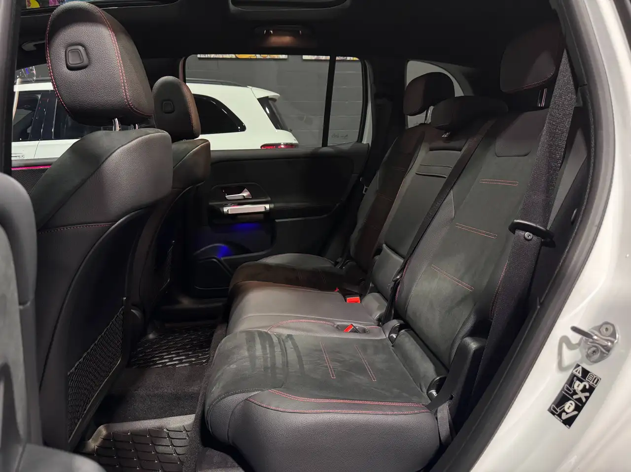 Mercedes-Benz GLB снимка Mercedes-Benz GLB