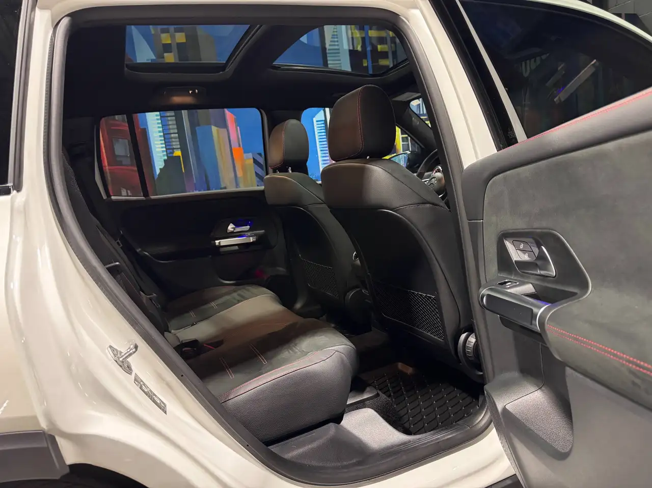 Mercedes-Benz GLB снимка Mercedes-Benz GLB