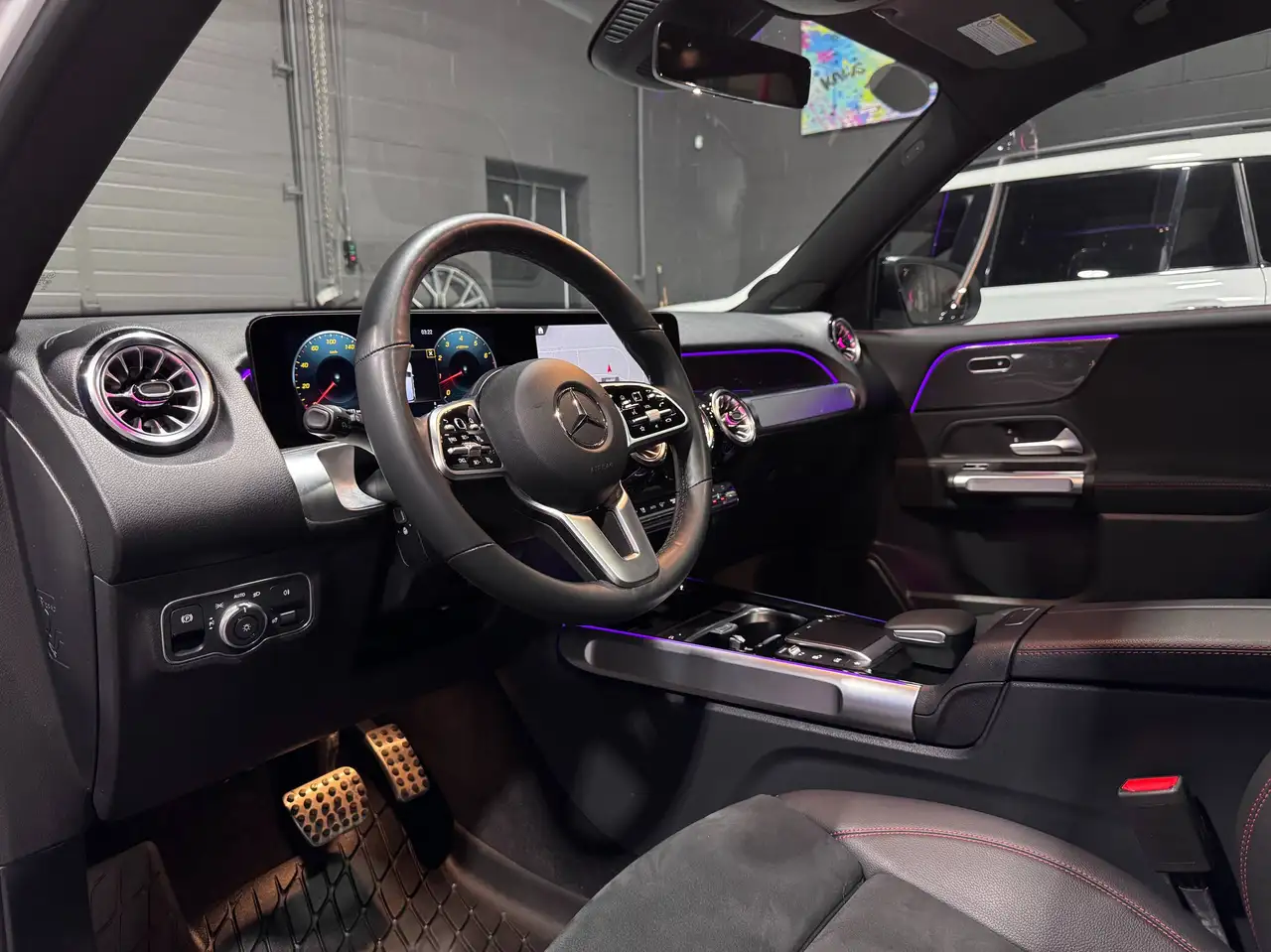 Mercedes-Benz GLB снимка Mercedes-Benz GLB
