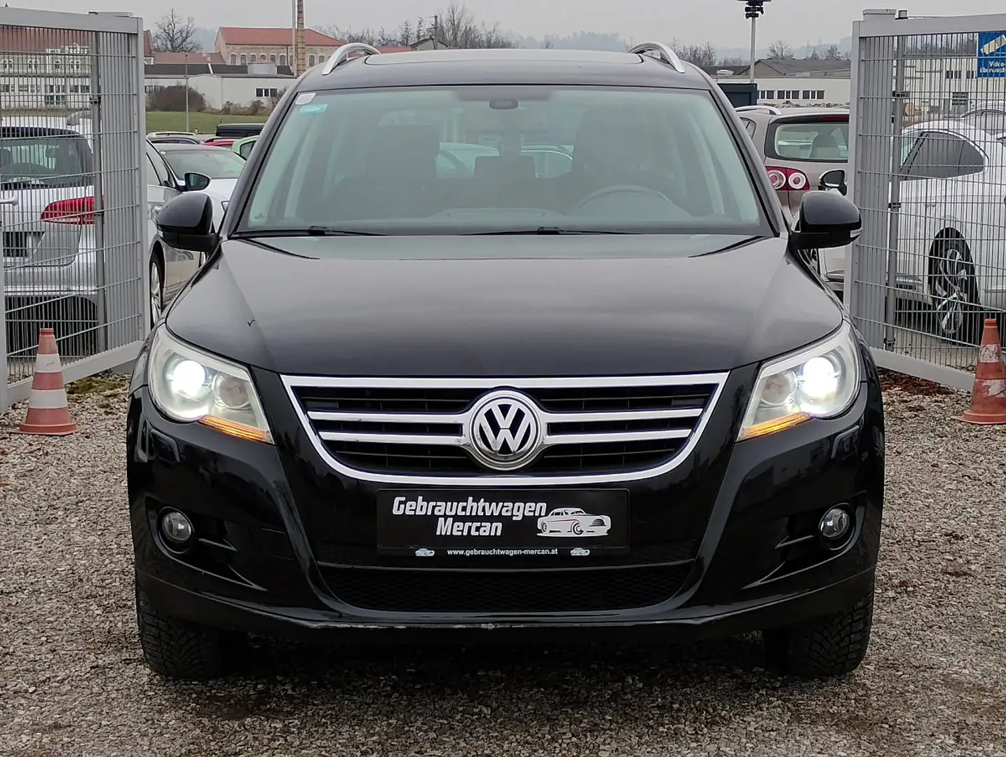 Volkswagen Tiguan 2,0 TDI 4Motion Sky DPF Aut. Schwarz - 2
