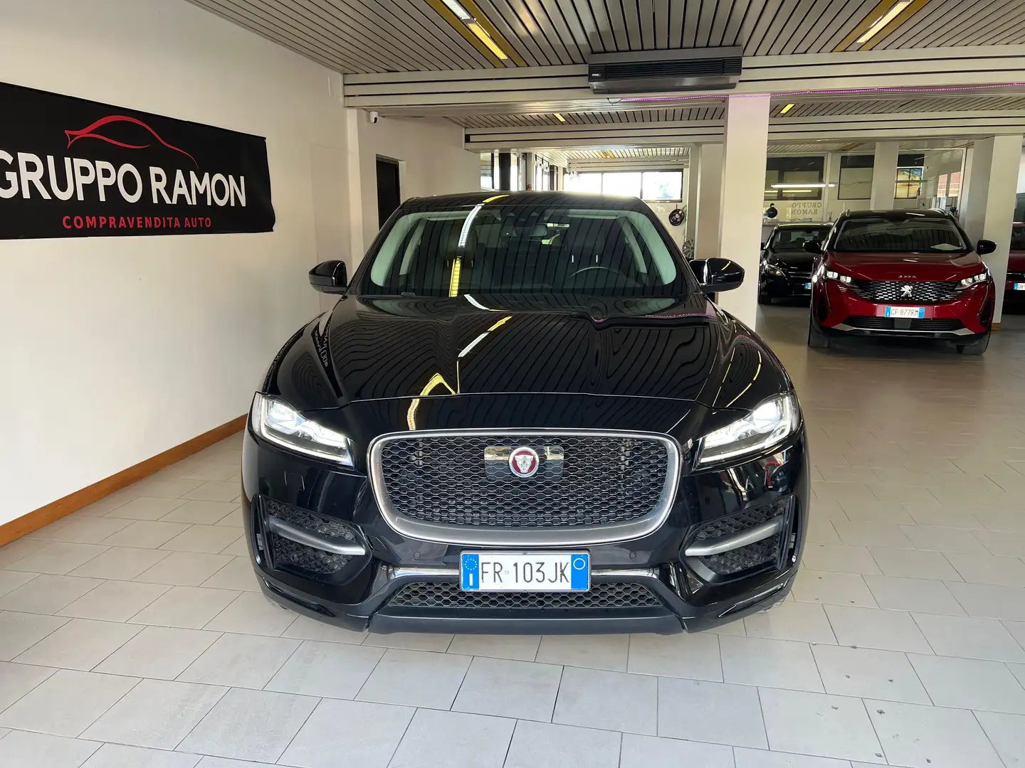 Jaguar F-Pace F-Pace 2018 2.0d i4 Pure awd 240cv auto my18 Noir - 2