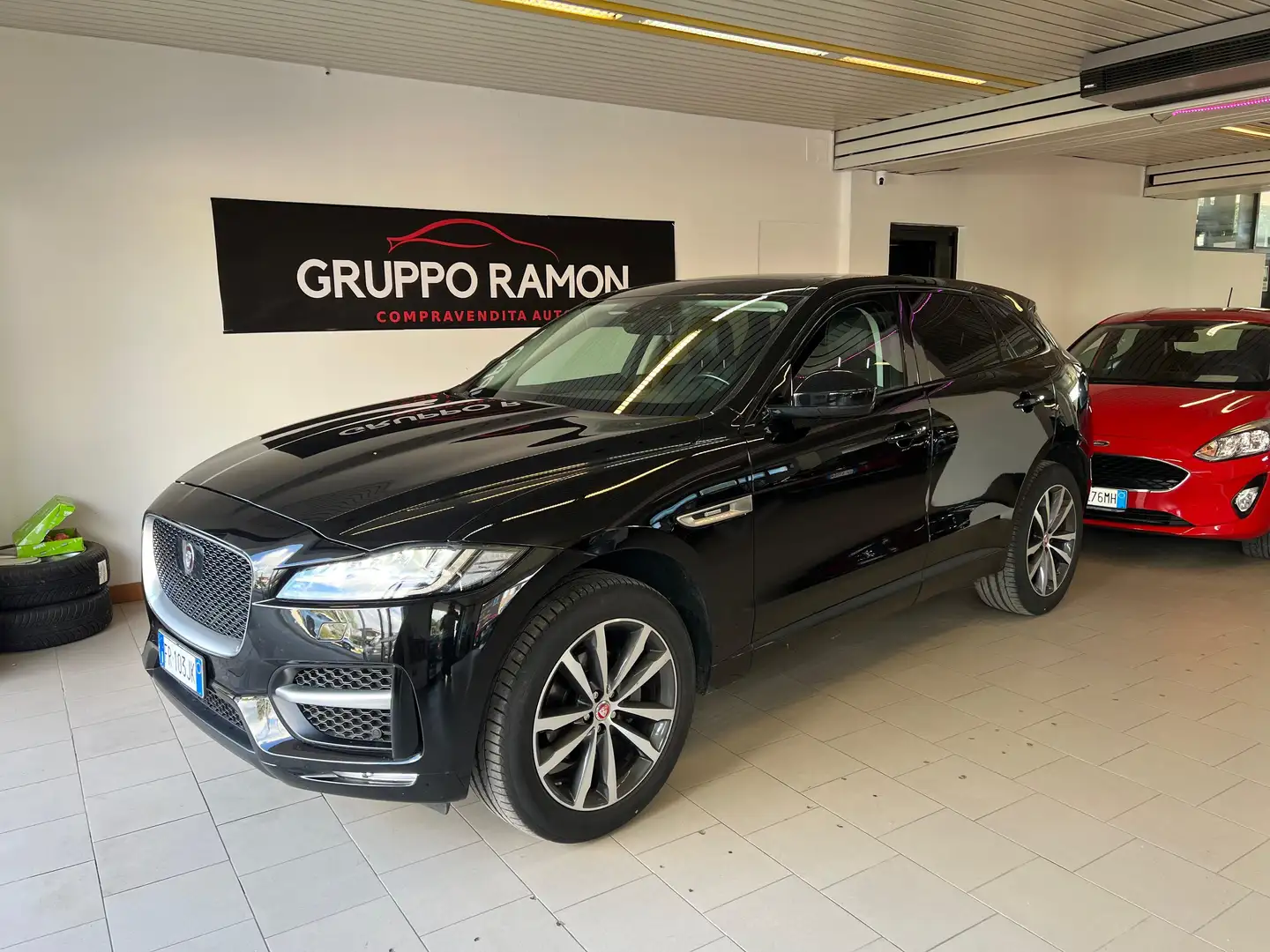 Jaguar F-Pace F-Pace 2018 2.0d i4 Pure awd 240cv auto my18 Noir - 1