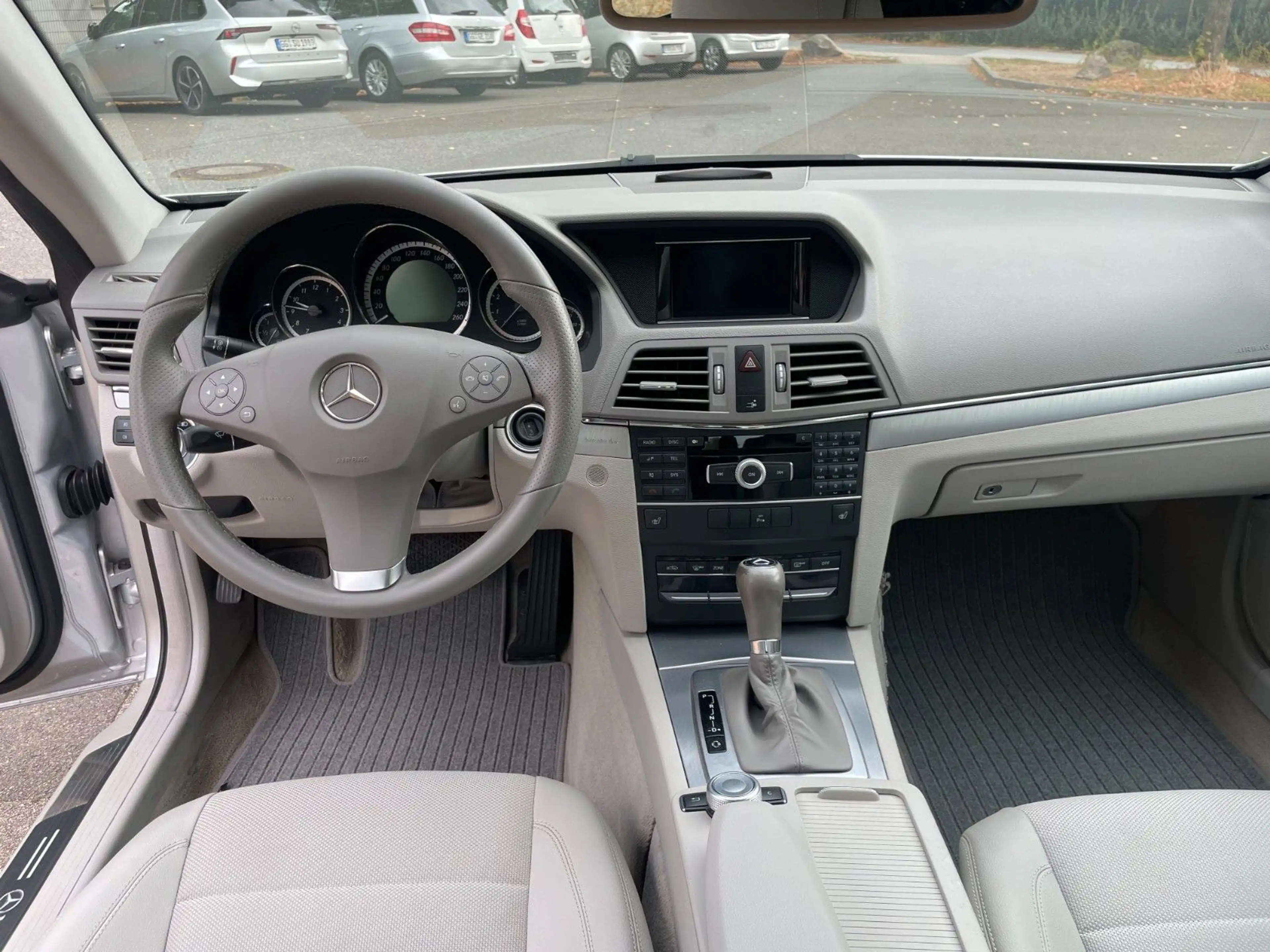 Mercedes-Benz E 250 E CGI Coupe BlueEfficiency — photo 9