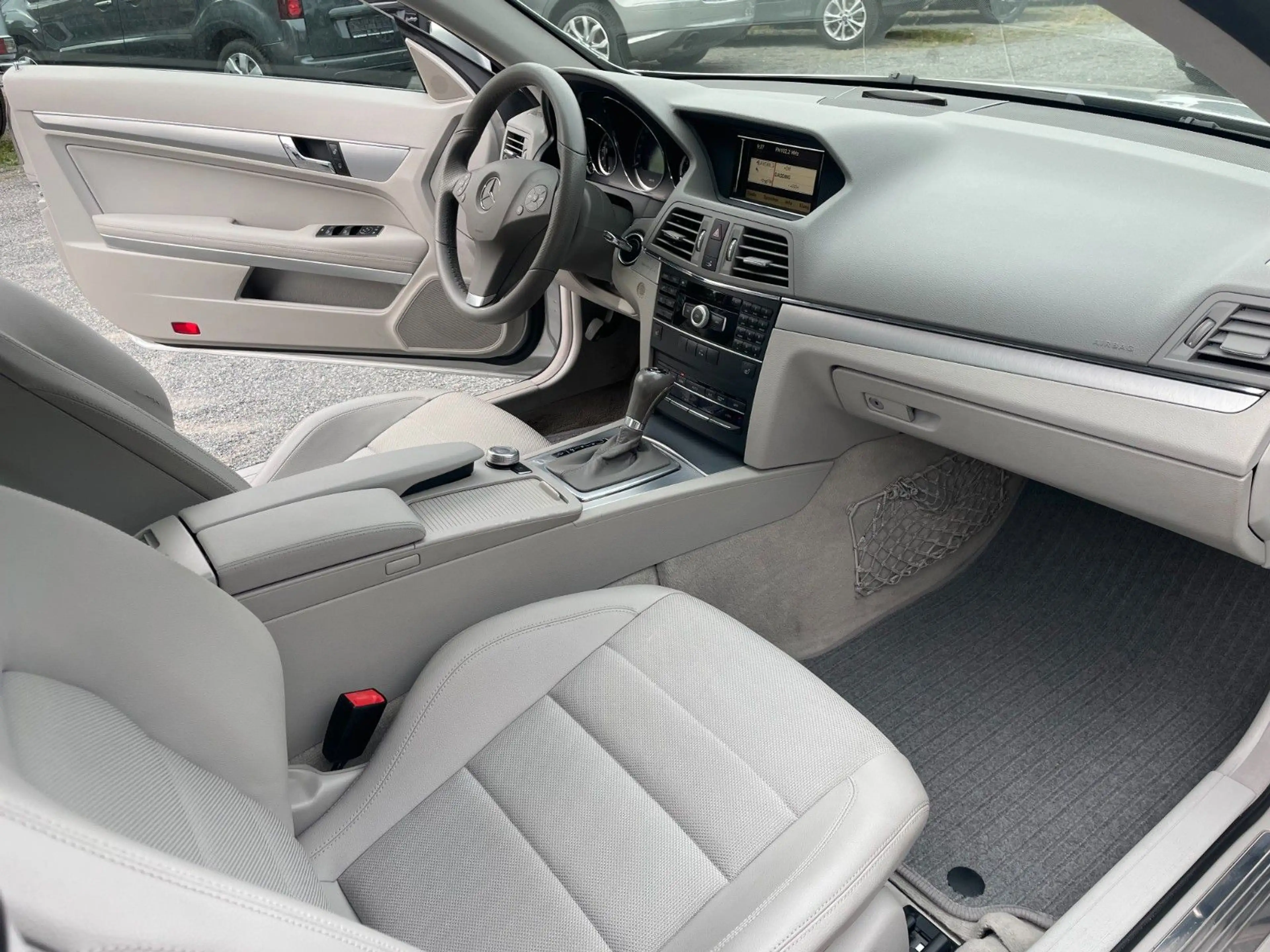 Mercedes-Benz E 250 E CGI Coupe BlueEfficiency — photo 12