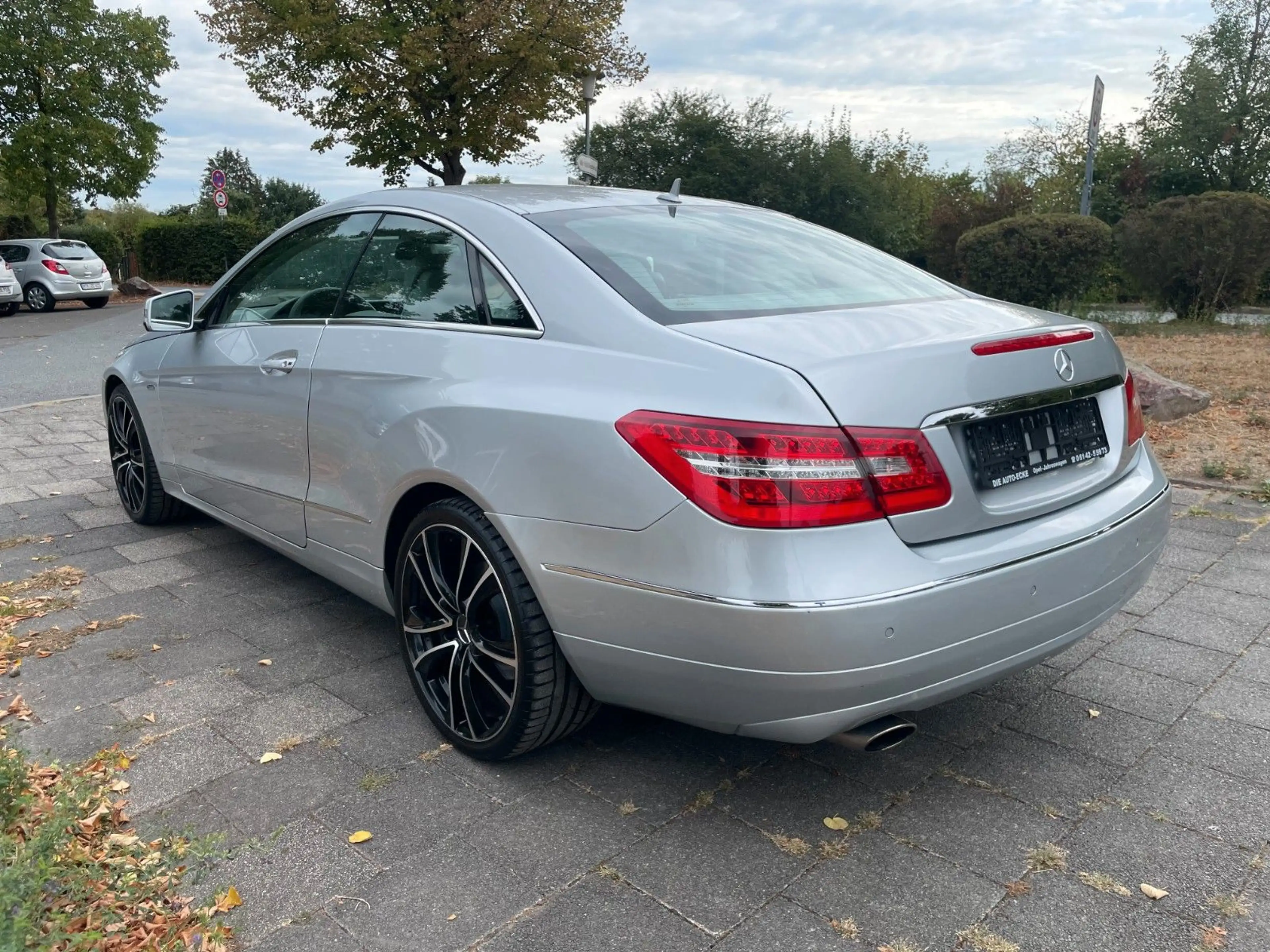Mercedes-Benz E 250 E CGI Coupe BlueEfficiency — photo 8