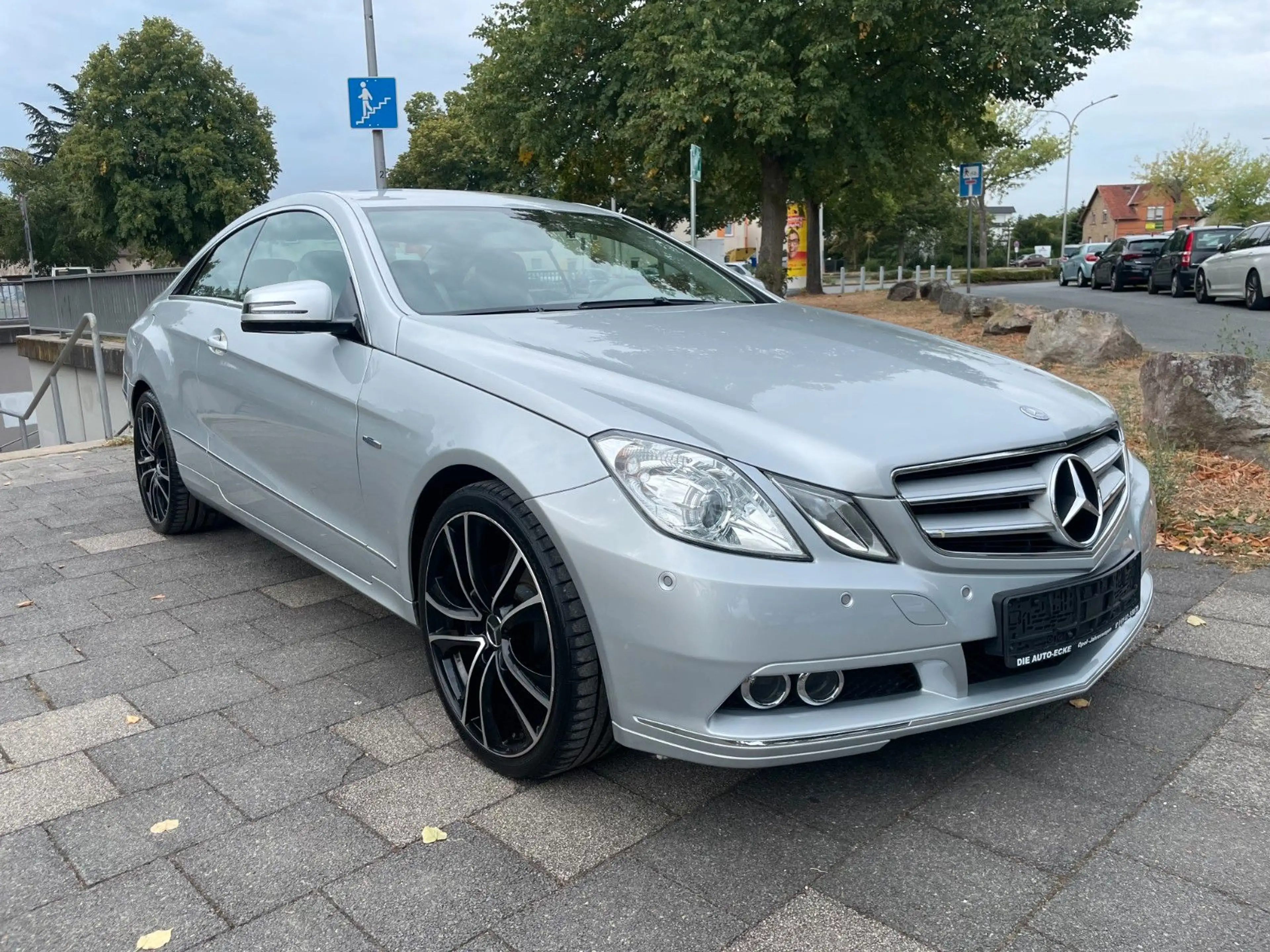 Mercedes-Benz E 250 E CGI Coupe BlueEfficiency — photo 4