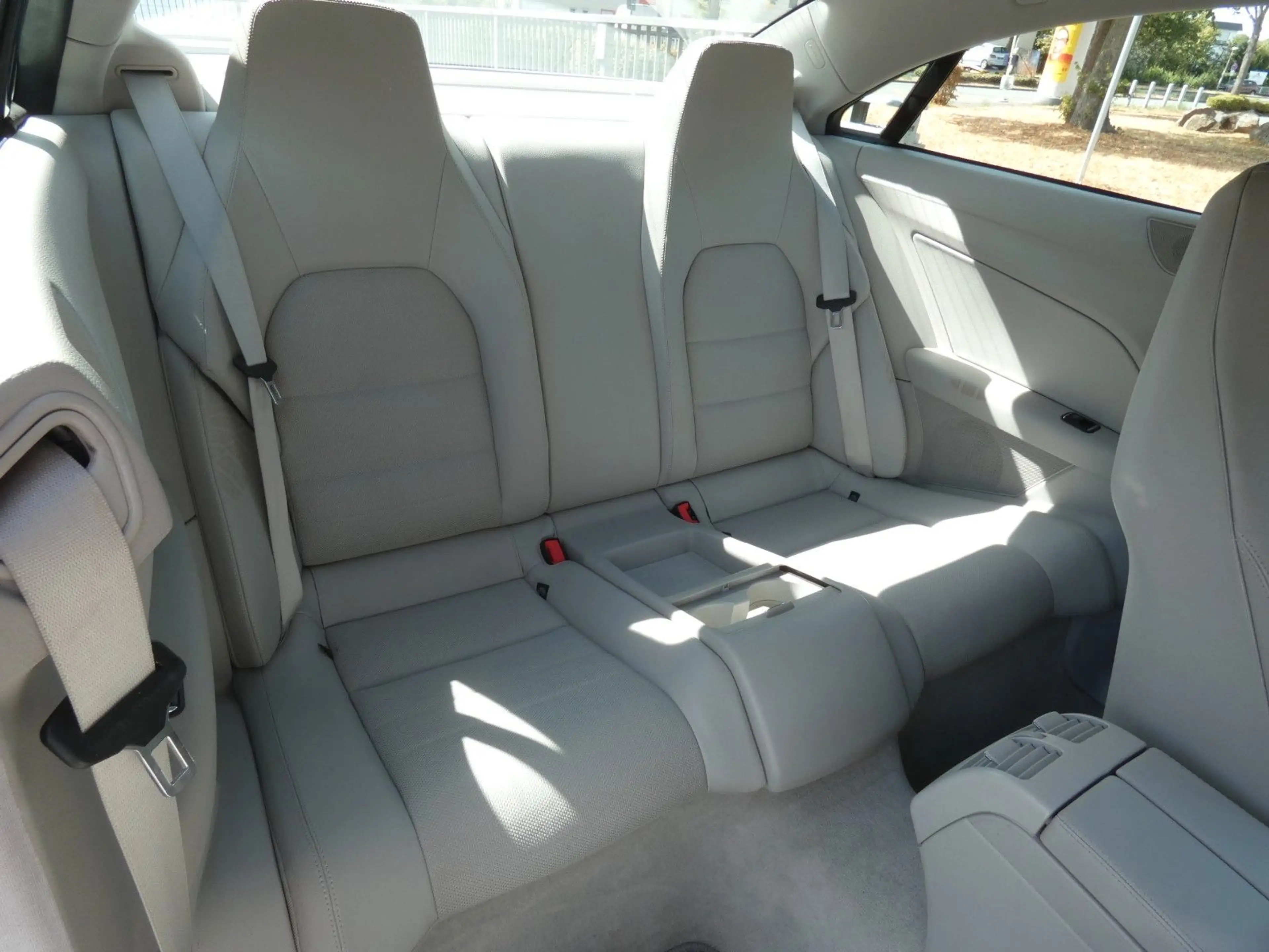 Mercedes-Benz E 250 E CGI Coupe BlueEfficiency — photo 14