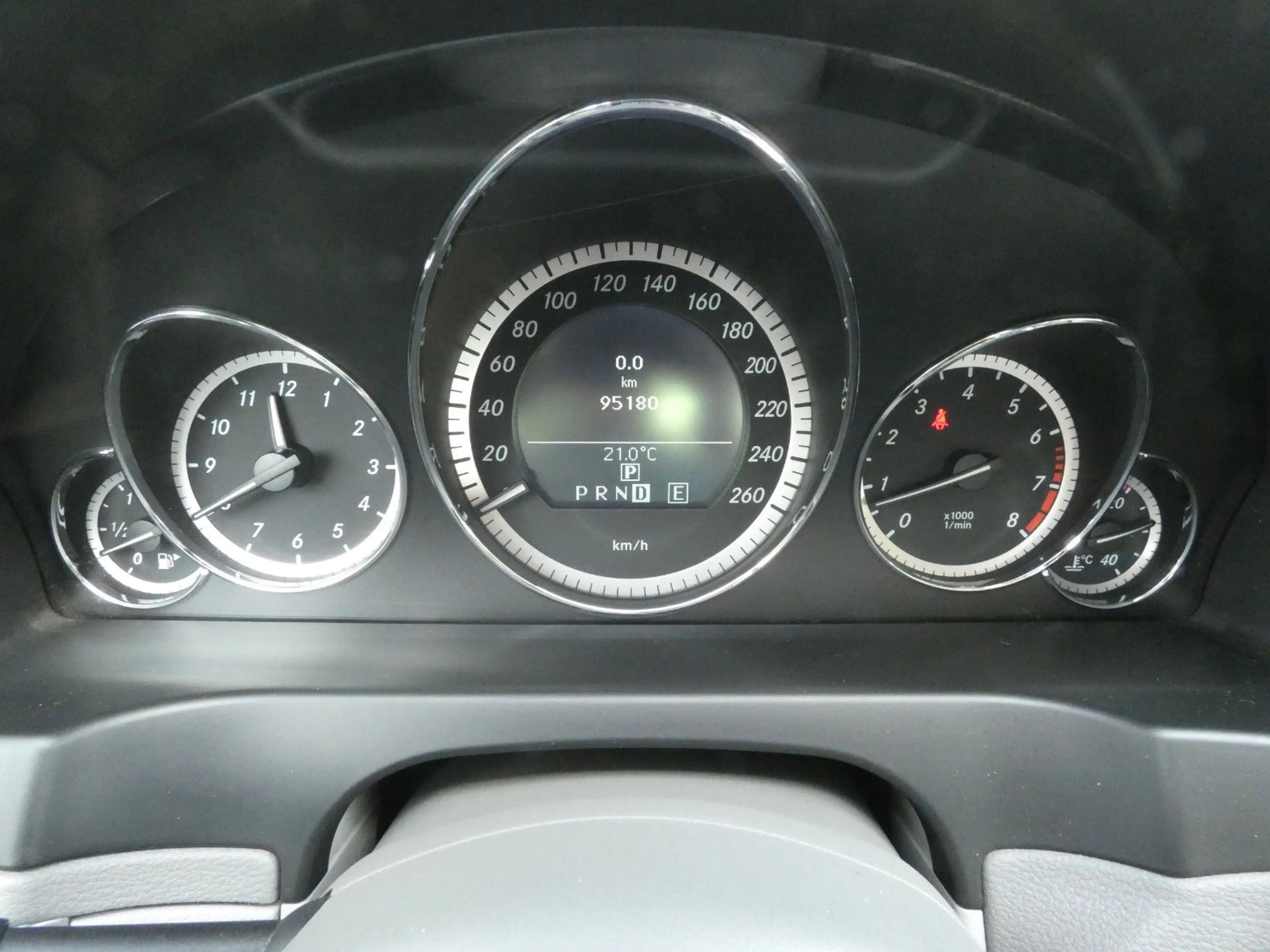 Mercedes-Benz E 250 E CGI Coupe BlueEfficiency — photo 10