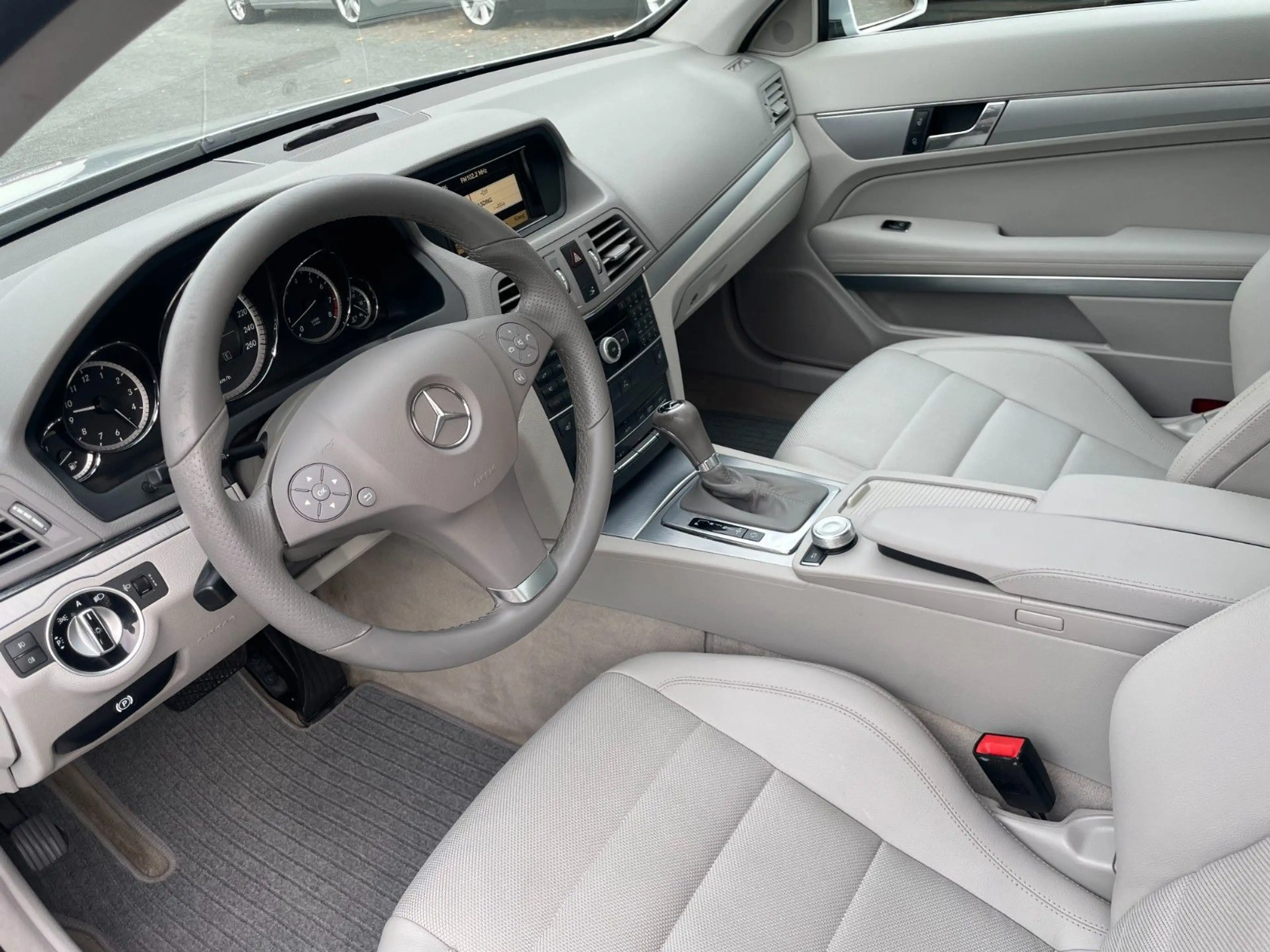 Mercedes-Benz E 250 E CGI Coupe BlueEfficiency — photo 11