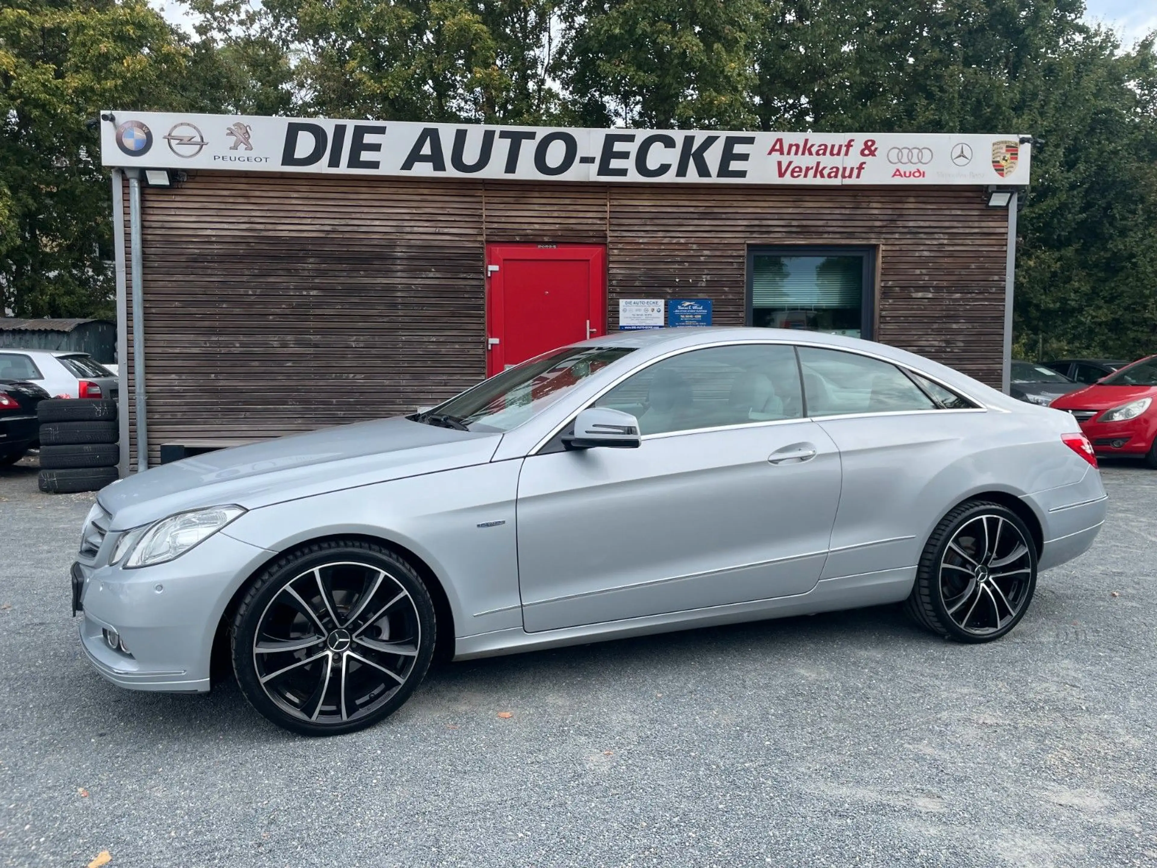 Mercedes-Benz E 250 E CGI Coupe BlueEfficiency