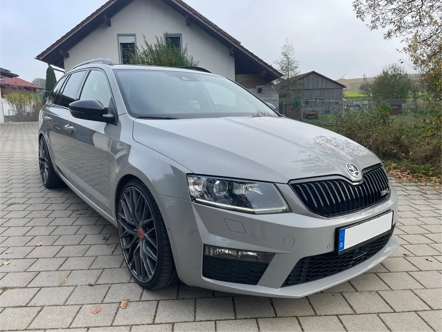 Skoda Octavia Combi RS 2,0 TSI Green tec DSG Challenge+AHK+Leder Grau - 1