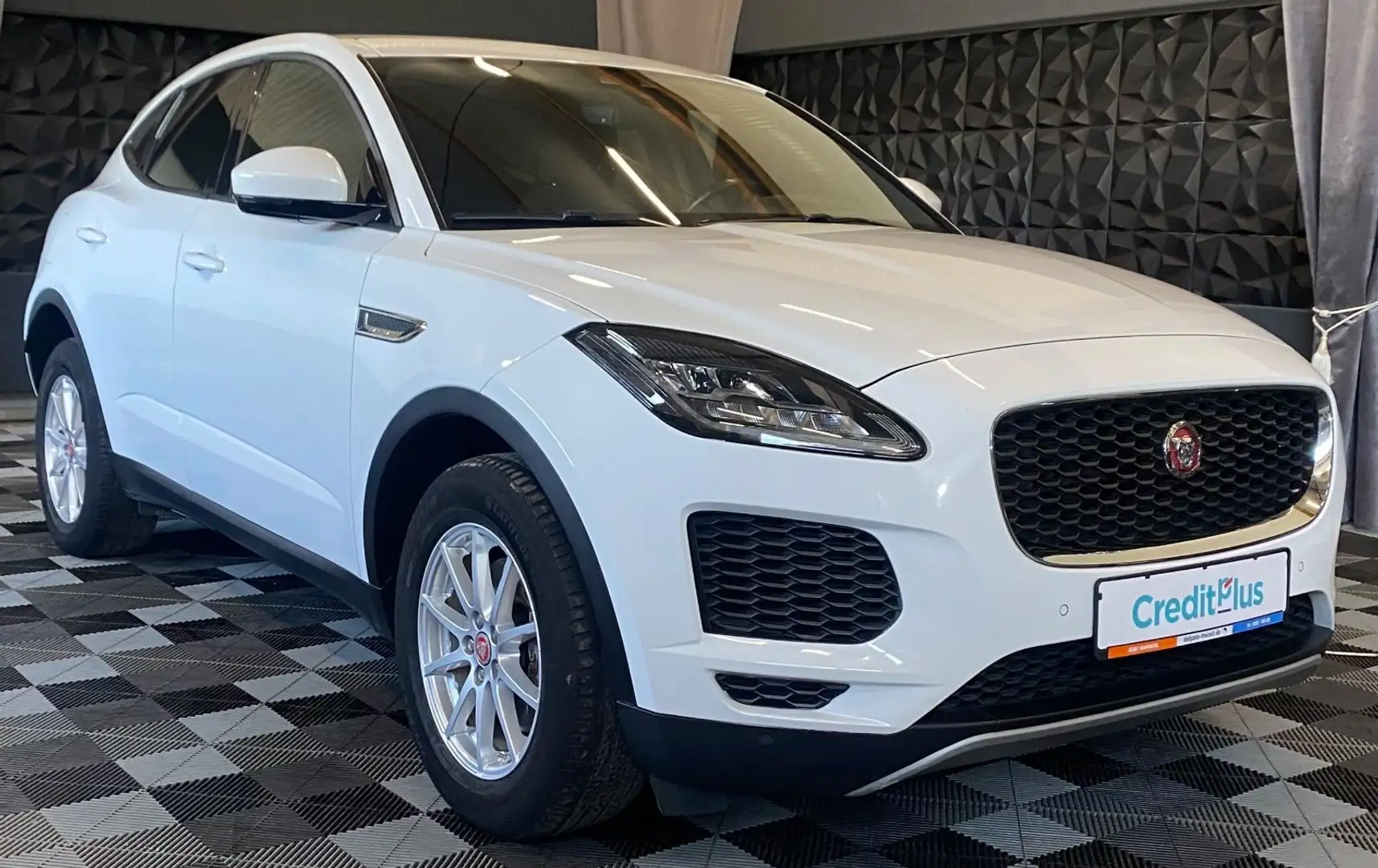 Jaguar E-Pace AHK, Kamera, Allrad, Navi, LED, TÜV neu Weiß - 1