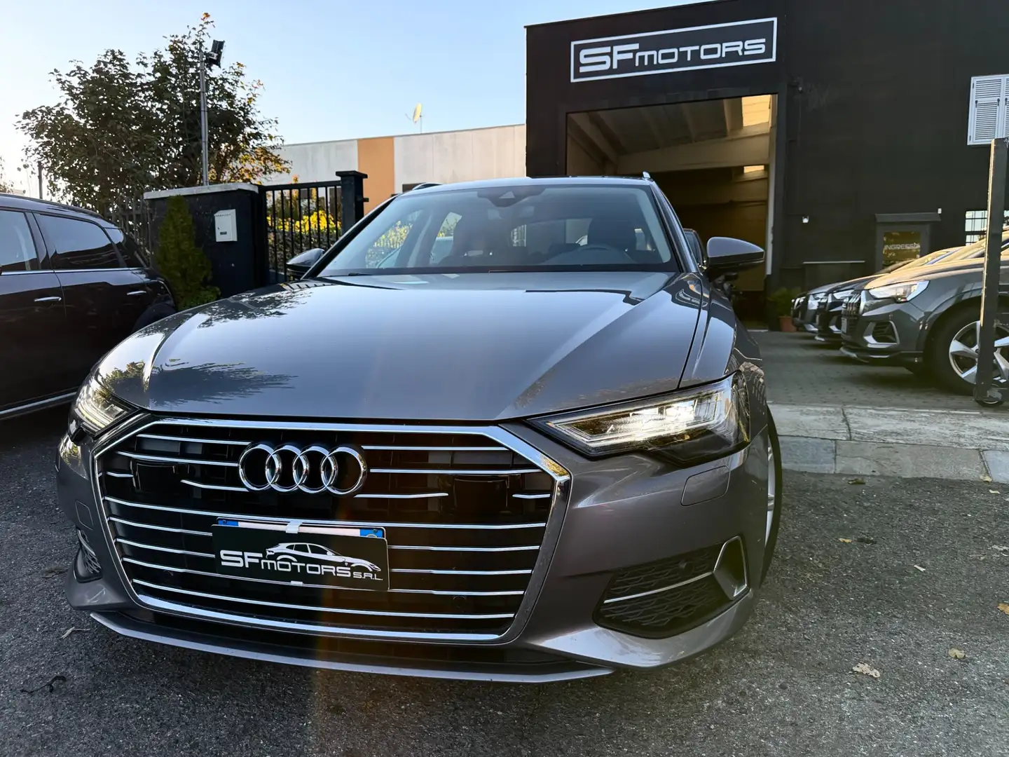 Audi A6 A6 Avant 40 2.0 TDI S tronic Business Plus Gris - 1