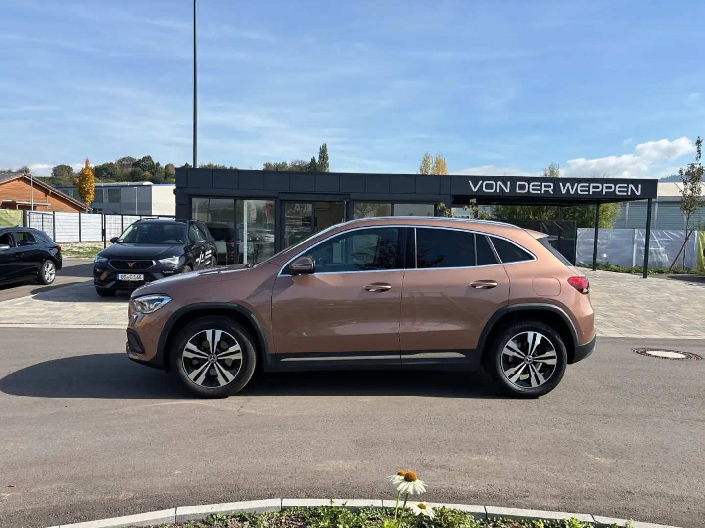 Mercedes-Benz GLA 200 DSG Navi AHK SHZ DAB Tempomat LED Klima Navi Or - 2