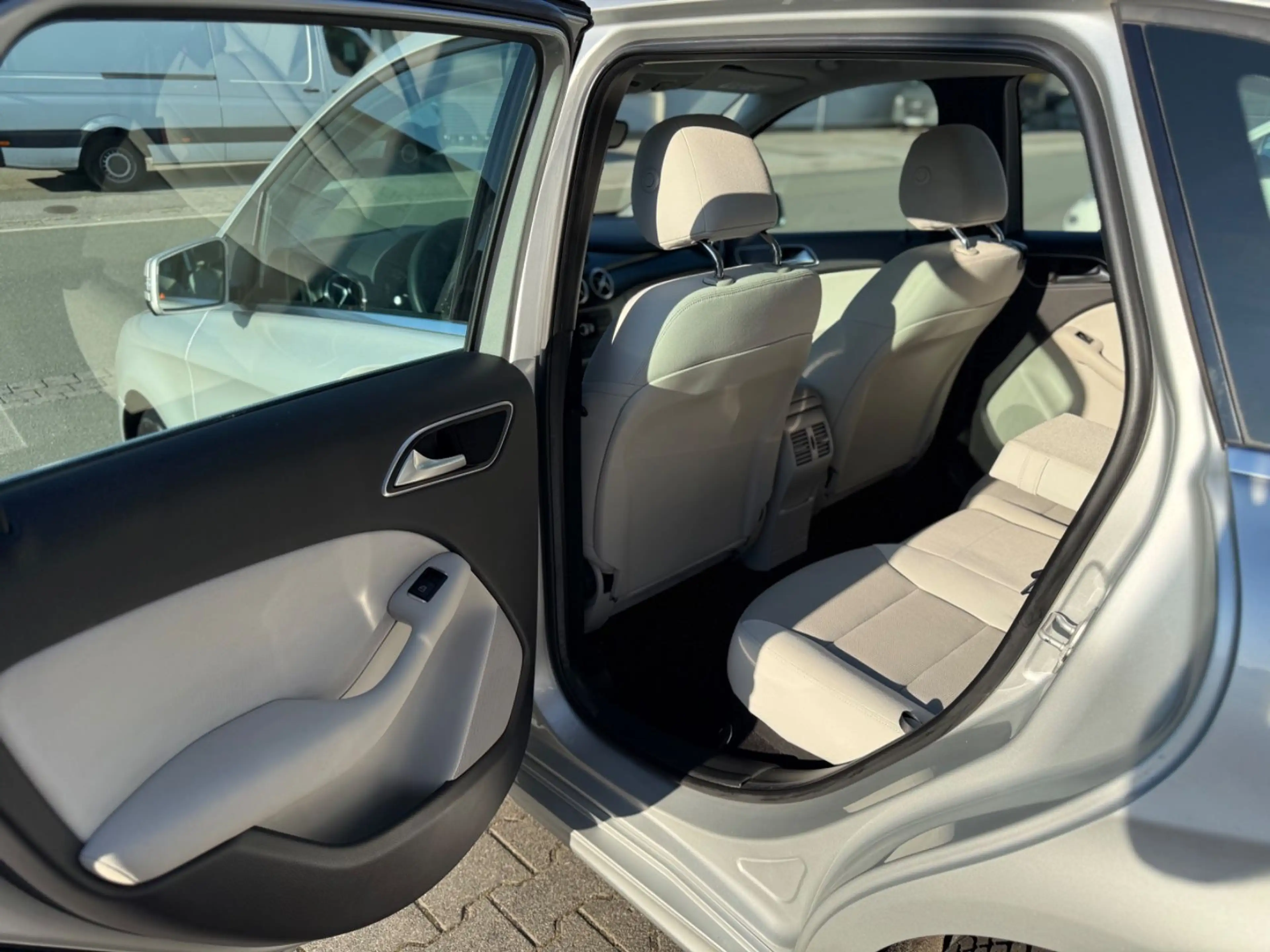 Mercedes-Benz B 180 CDI*SitzHz*Navi*Scheckheft bei MB*Garanti — photo 13