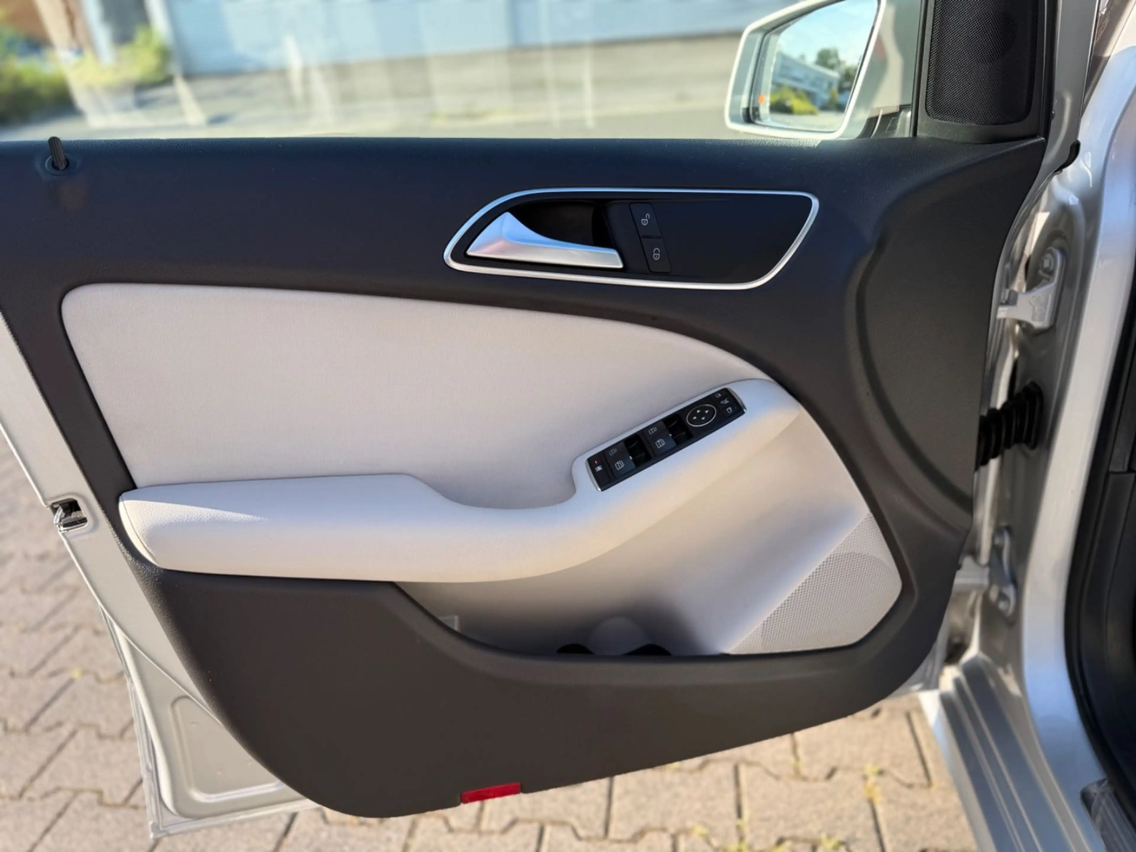Mercedes-Benz B 180 CDI*SitzHz*Navi*Scheckheft bei MB*Garanti — photo 10