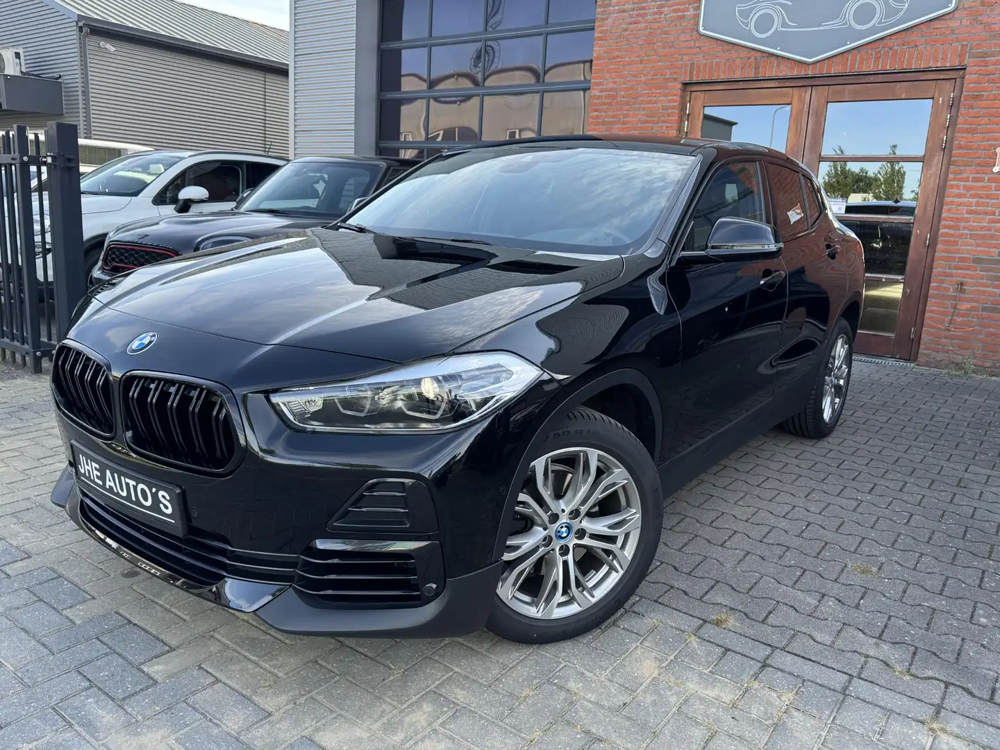 BMW X2 sDrive18i Executive | Stoelverwarming | Sportstoel Noir - 1