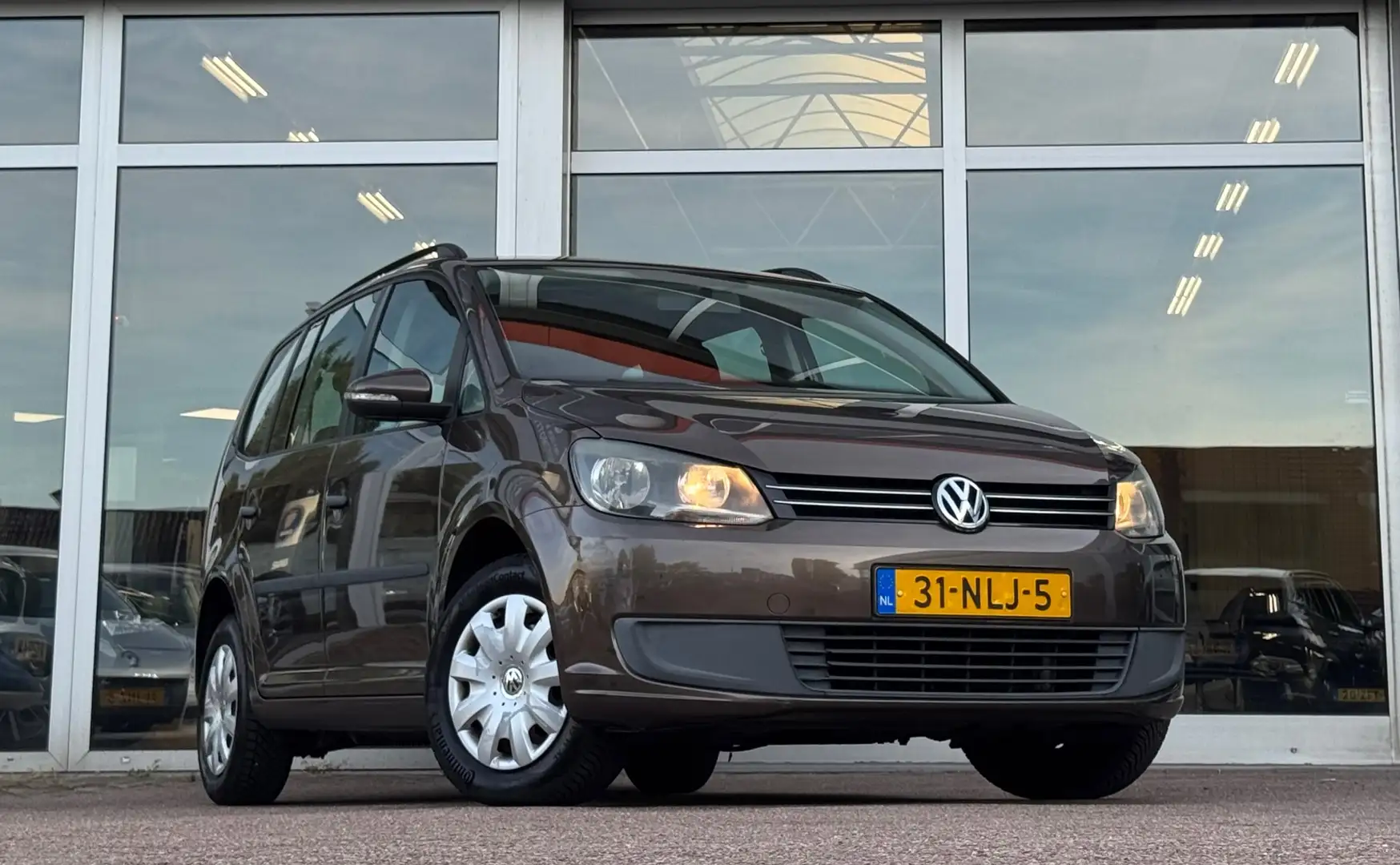 Volkswagen Touran 1.2 TSI Trendline BlueMotion 100% Onderhoud Navi B Bruin - 2
