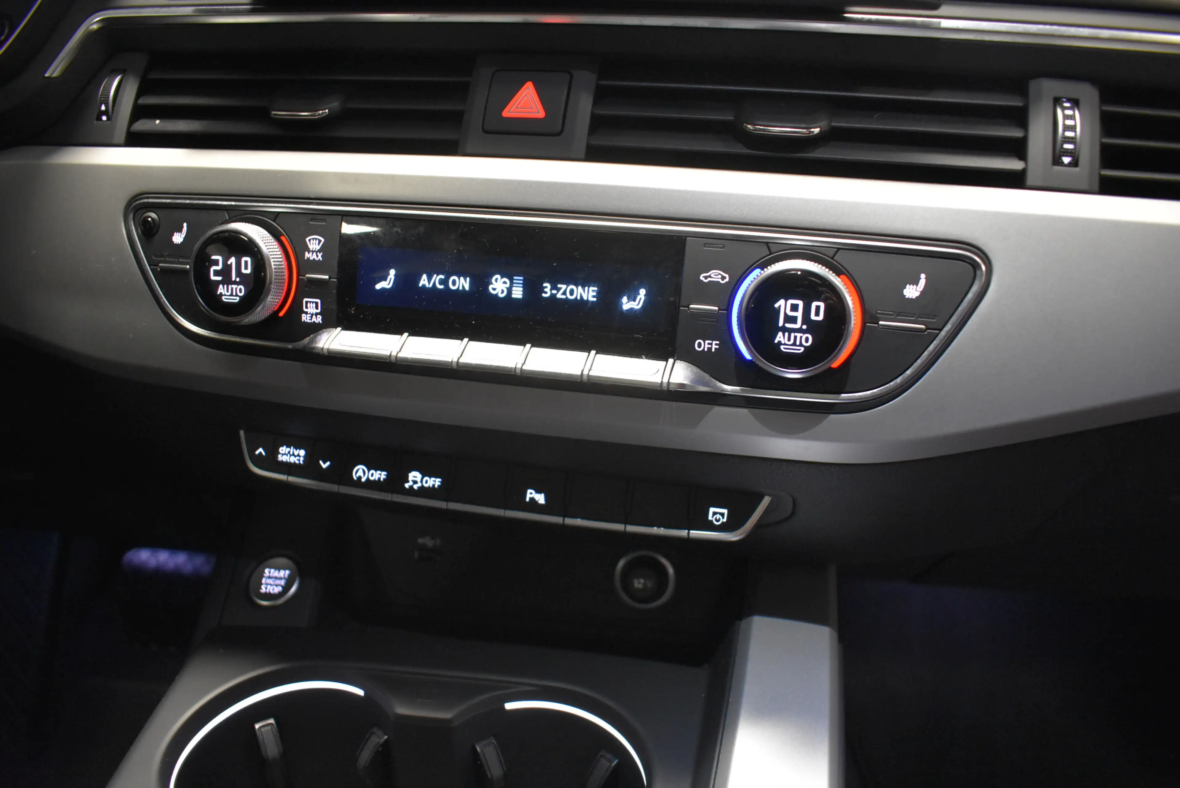 Audi A4 40 TDI advanced Navi LED Head-Up Panoram Temp — photo 9