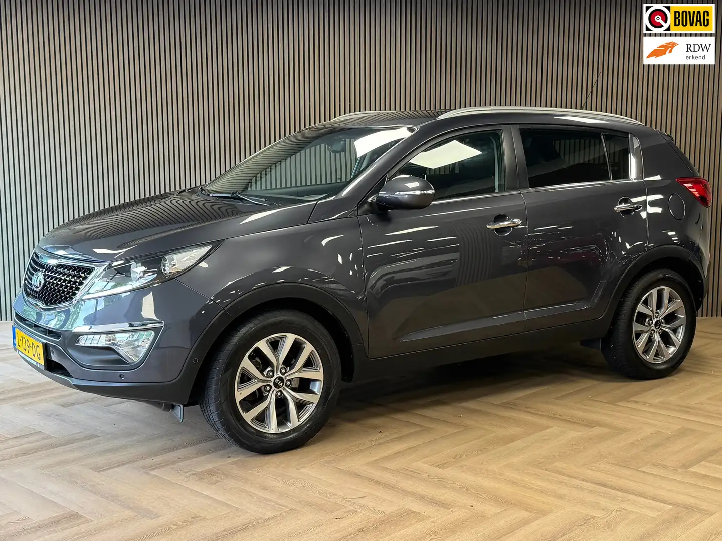 Kia Sportage 1.6 GDI ComfortLine CAMERA AIRCO PDC CRUISE USB ST Šedá - 1
