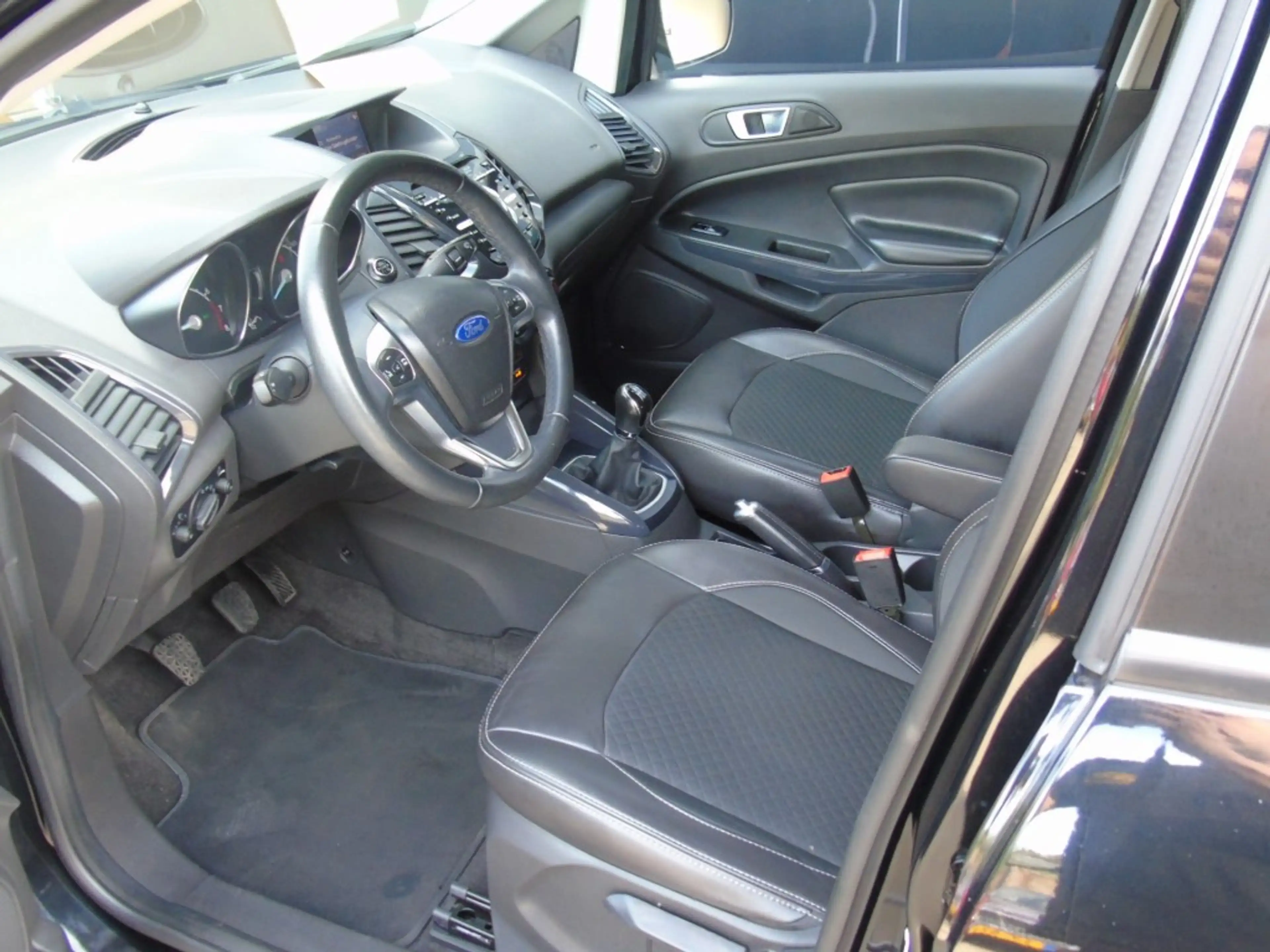 Ford EcoSport 1.0 Ecoboost titanium - 2017 - 64DKM - Navi - Came — photo 15