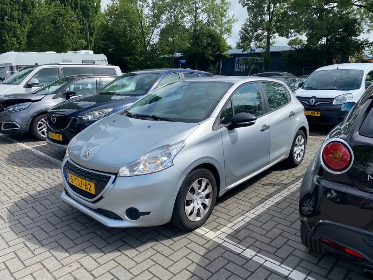 Peugeot 208 1.0 VTI ACCESS **VERBRUIKT OLIE** / HANDEL OF EXPO Grijs - 1