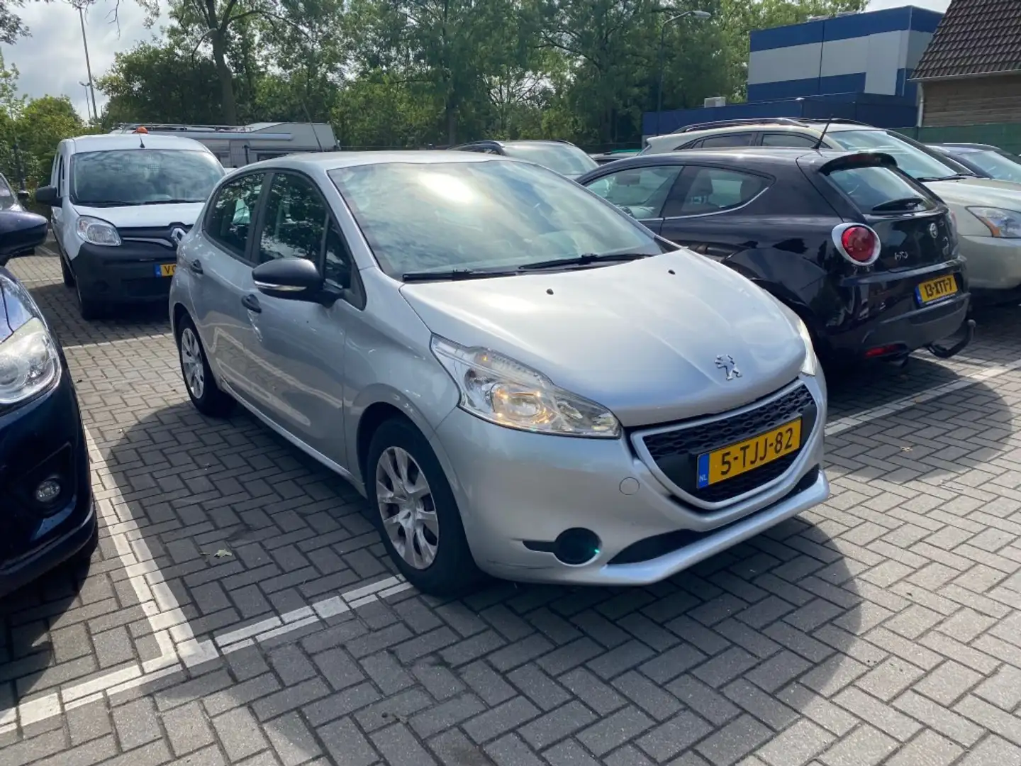 Peugeot 208 1.0 VTI ACCESS **VERBRUIKT OLIE** / HANDEL OF EXPO Grijs - 2